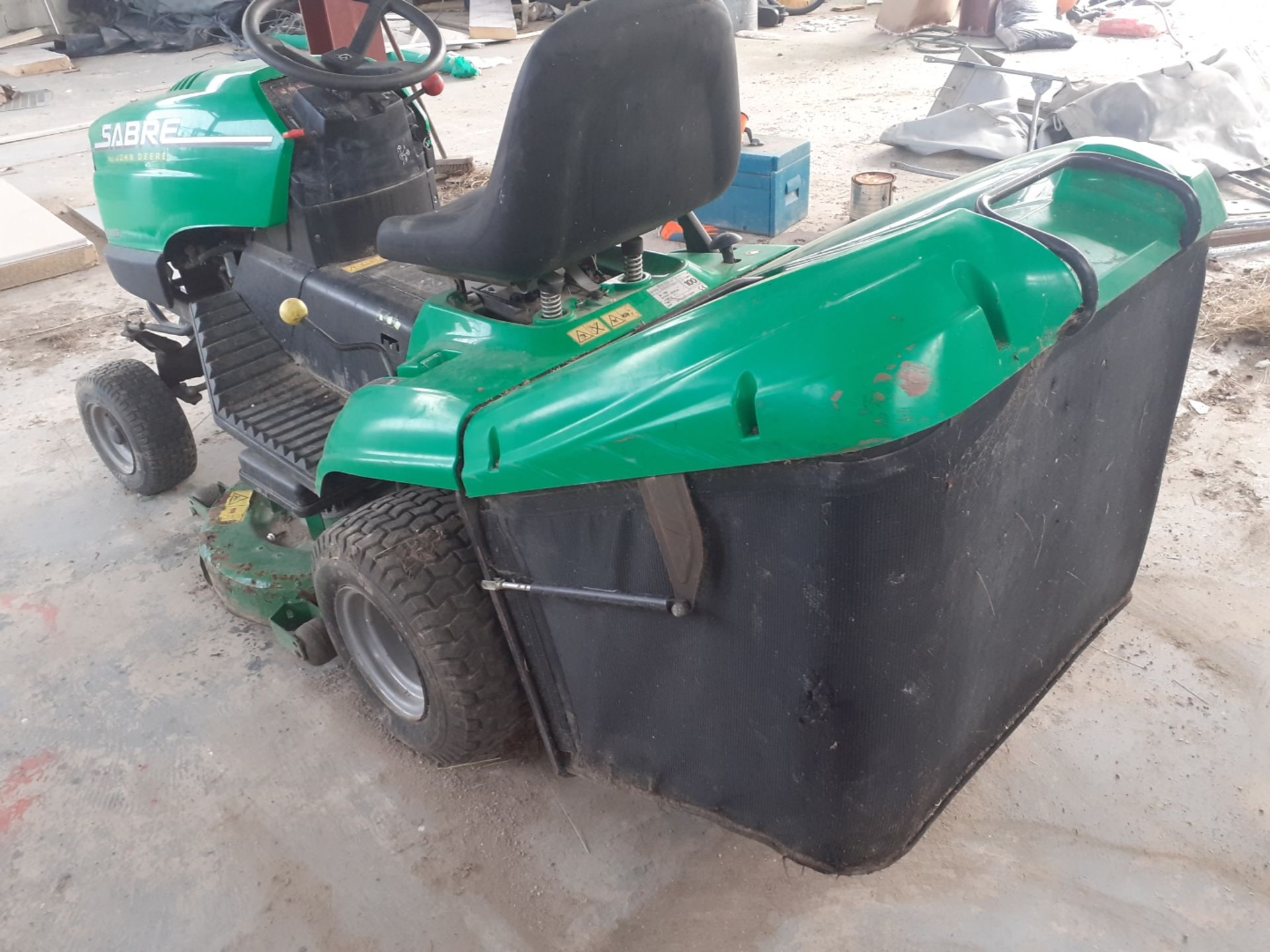 JOHN DEERE SABRE RIDE ON MOWER 1338 MODEL, NOT USED FOR 12 MONTHS - WILL REQUIRE BATTERY & SERVICE - Image 5 of 8