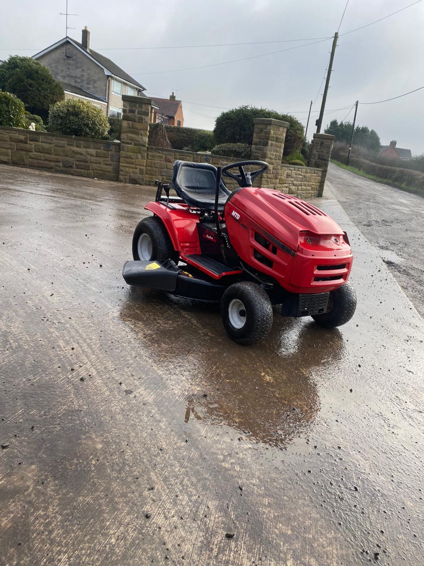 MTD H/165 HYDRO RIDE ON LAWN MOWER, RUNS, DRIVES AND CUTS, CLEAN MACHINE *NO VAT* - Image 4 of 7