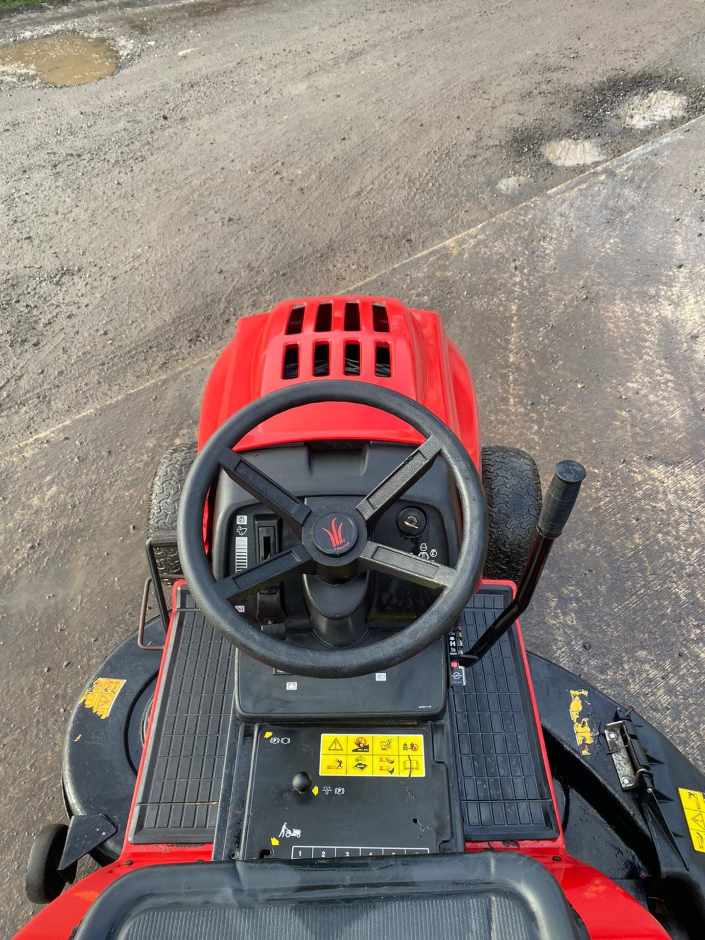 MTD H/165 HYDRO RIDE ON LAWN MOWER, RUNS, DRIVES AND CUTS, CLEAN MACHINE *NO VAT* - Image 3 of 7