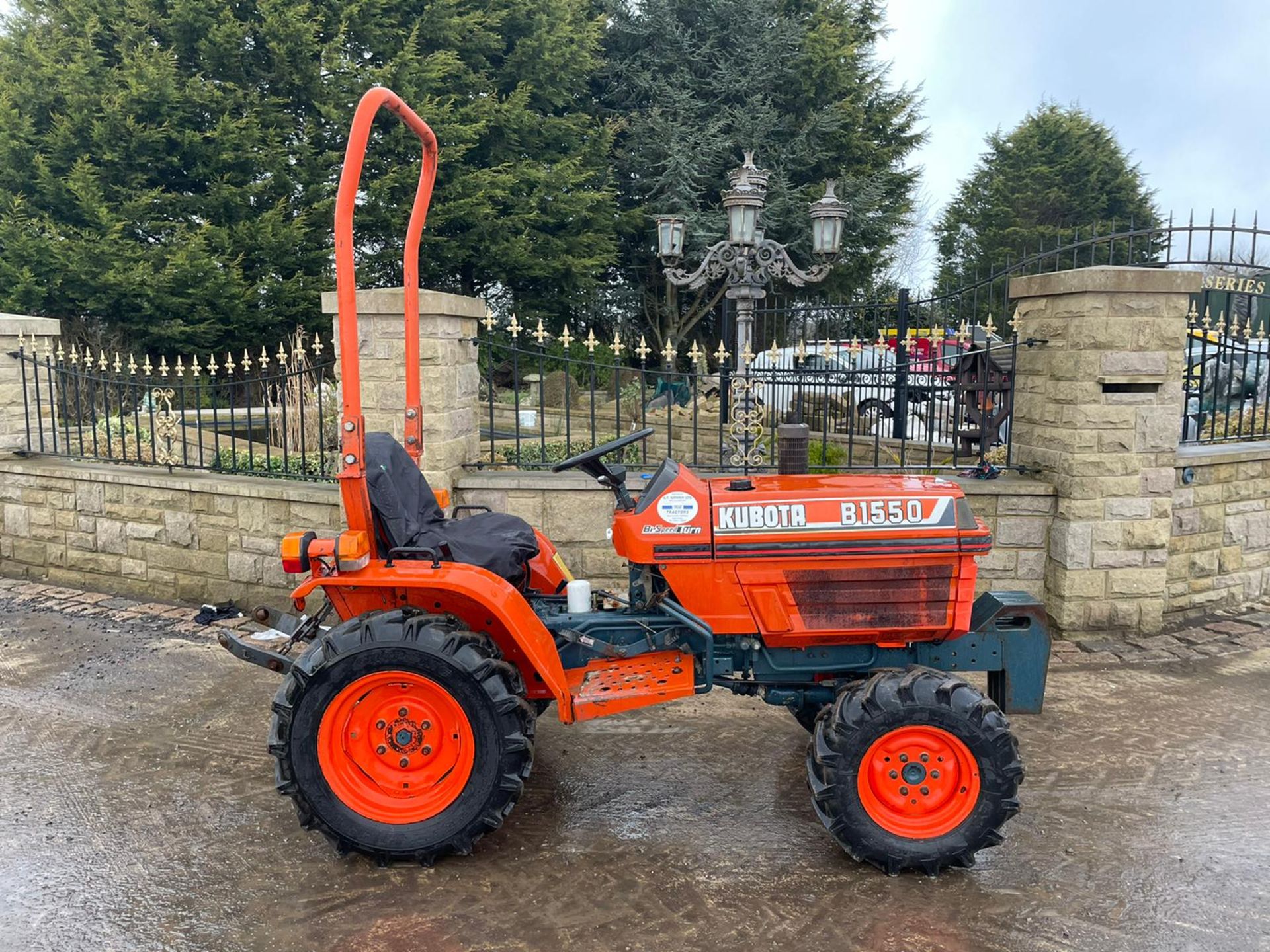 KUBOTA B1550 COMPACT TRACTOR, RUNS AND DRIVES, CLEAN MACHINE, CANOPY, FRONT WEIGHTS *NO VAT*