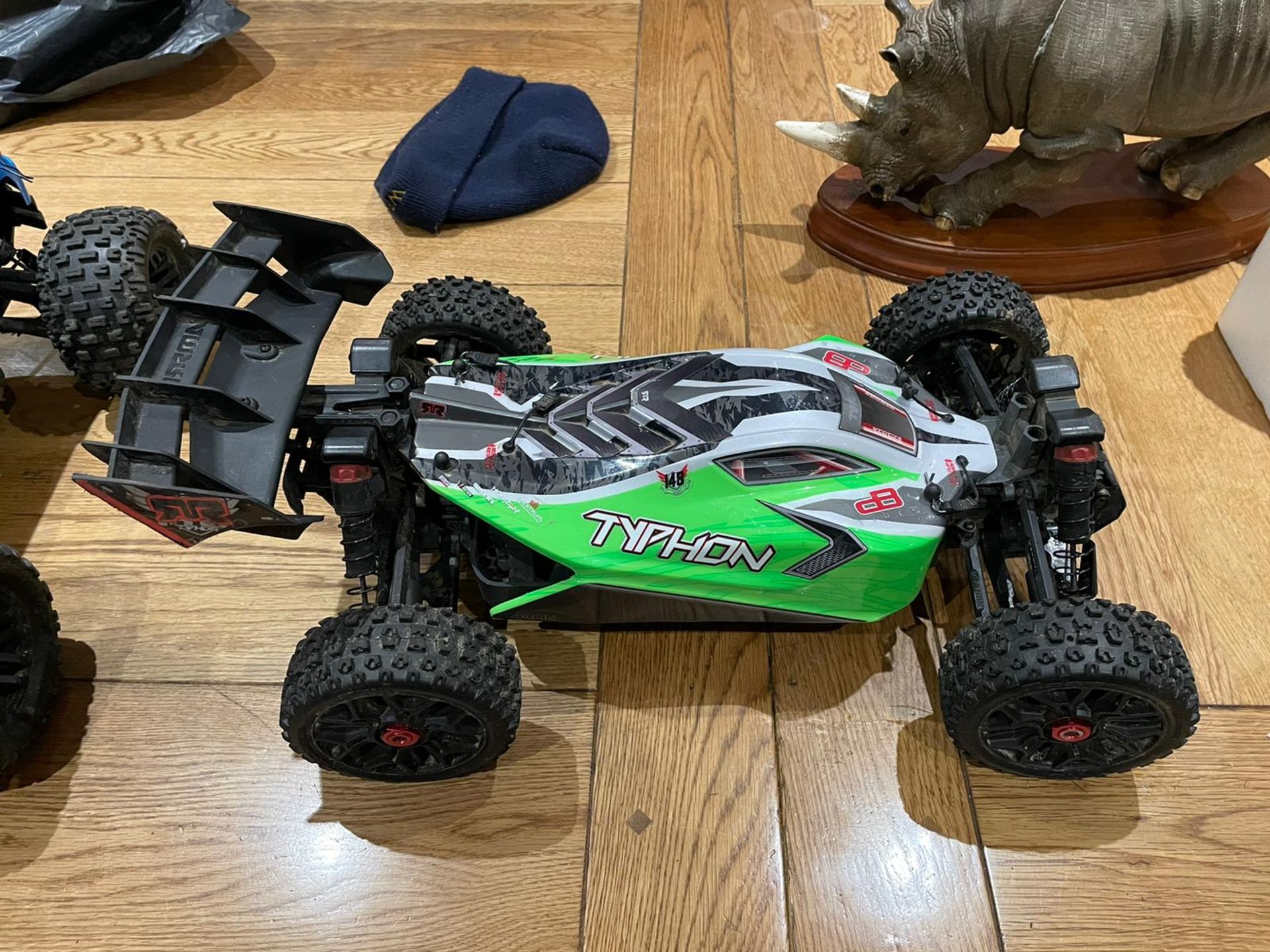 ARRMA TYPHON RC CAR, ALL WORKS, C/W 2 BATTERIES, REMOTE, LIKE NEW BOUGHT 2 WEEKS AGO (BOXED) *NO VAT - Image 3 of 11