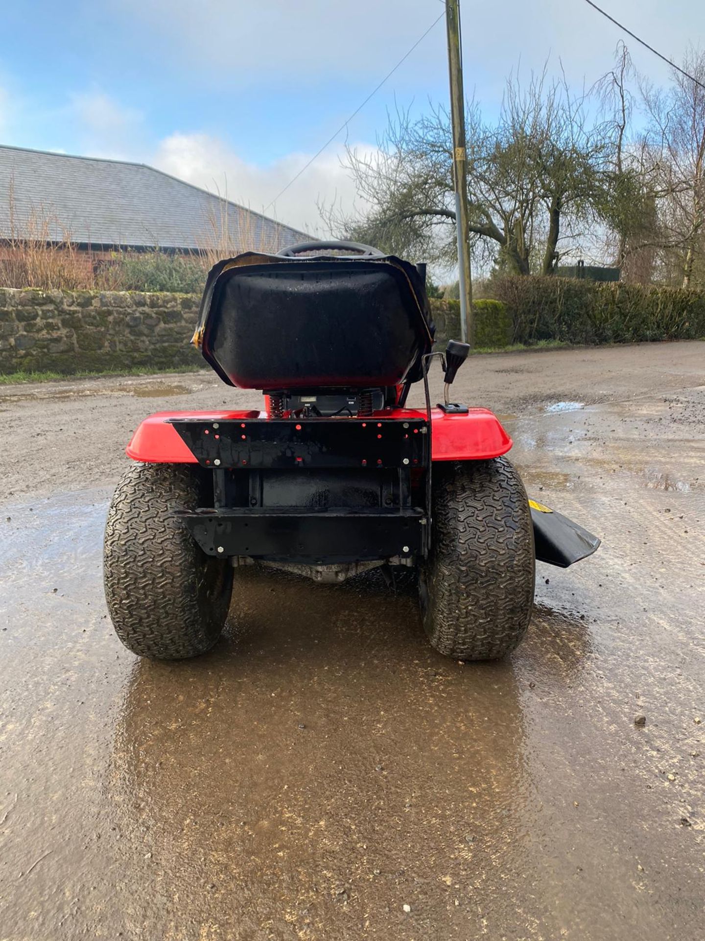 MTD H/165 HYDRO RIDE ON LAWN MOWER, RUNS, DRIVES AND CUTS, CLEAN MACHINE *NO VAT* - Image 6 of 7