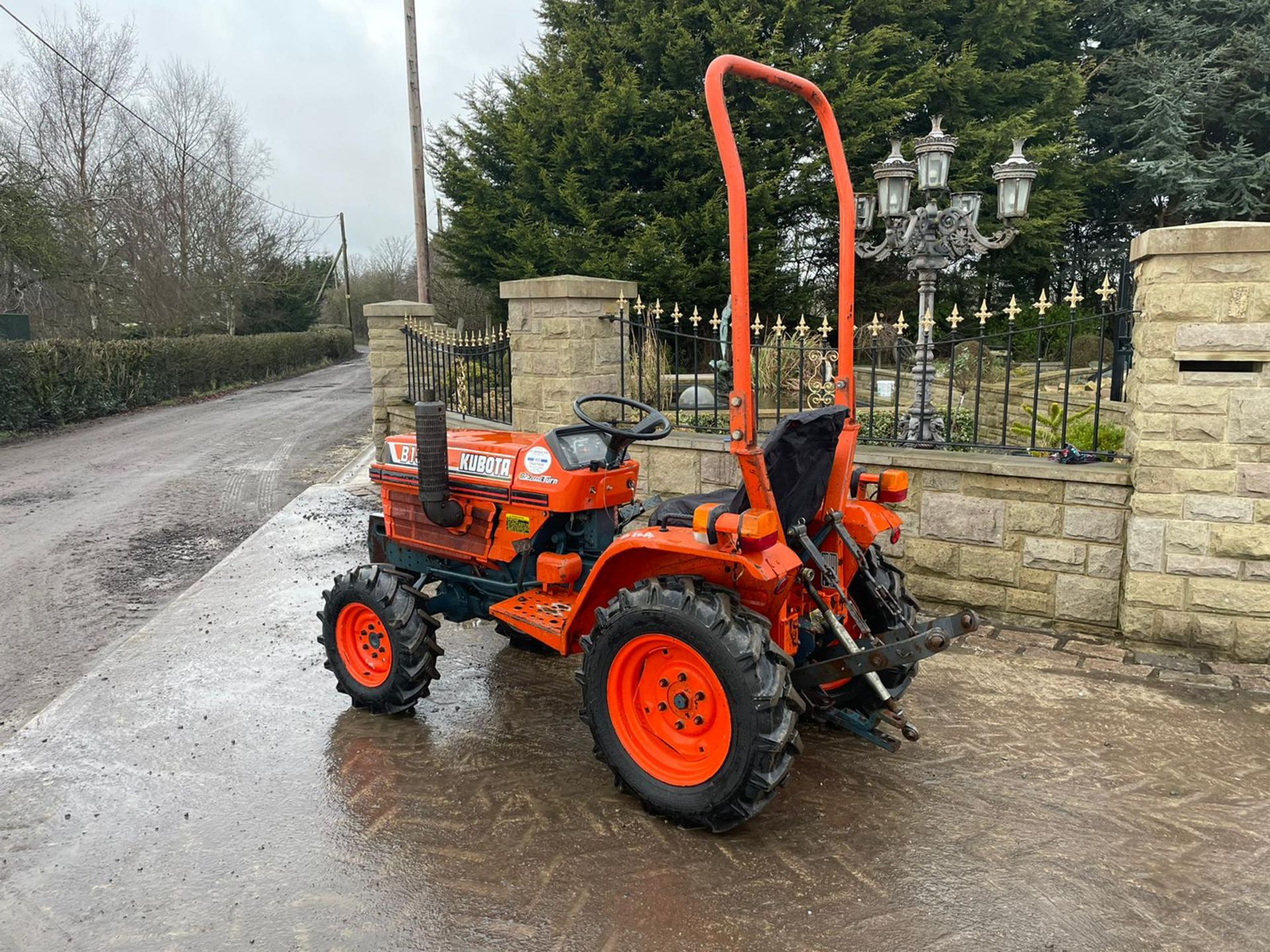 KUBOTA B1550 COMPACT TRACTOR, RUNS AND DRIVES, CLEAN MACHINE, CANOPY, FRONT WEIGHTS *NO VAT* - Image 2 of 12