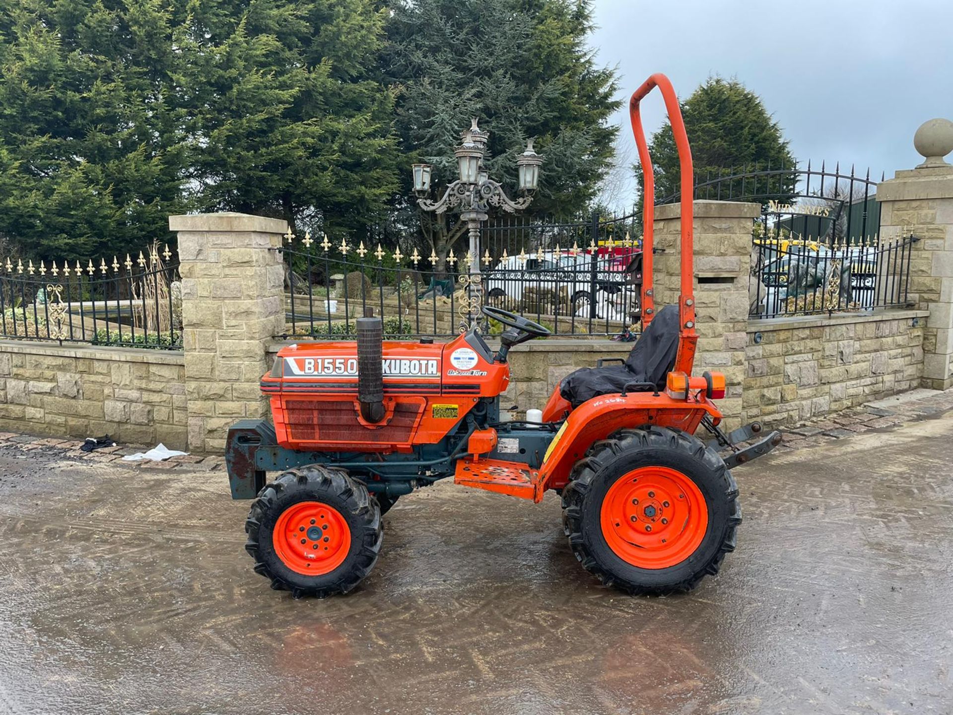 KUBOTA B1550 COMPACT TRACTOR, RUNS AND DRIVES, CLEAN MACHINE, CANOPY, FRONT WEIGHTS *NO VAT* - Image 3 of 12
