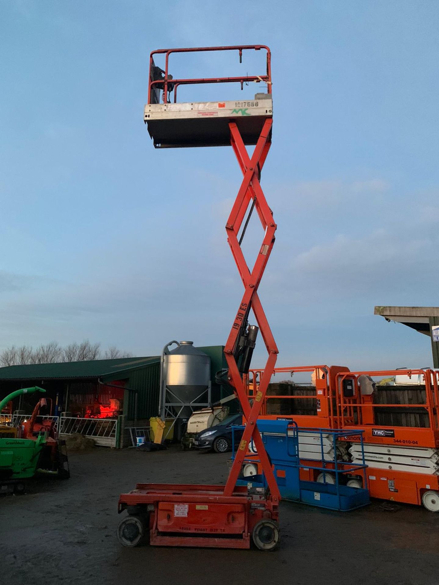 2010 JLG 1930ES SCISSOR LIFT, RUNS, DRIVES AND LIFTS, LOW 216 HOURS, EX HIRE COMPANY, COATES HIRE - Image 4 of 6