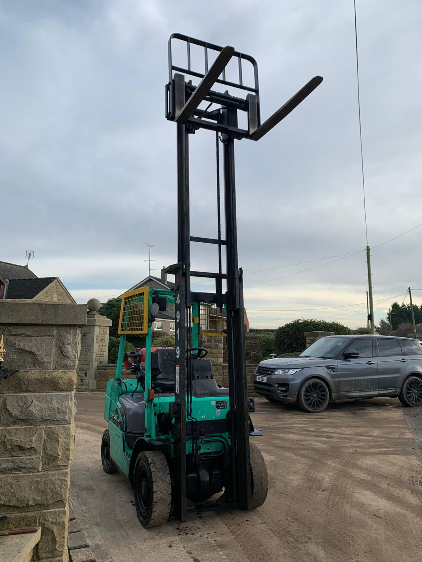 2015 MITSUBISHI FG25NT GAS FORKLIFT, RUNS, DRIVES, LIFTS, CLEAN MACHINE, SIDE SHIFT, CONTAINER SPEC - Image 5 of 5