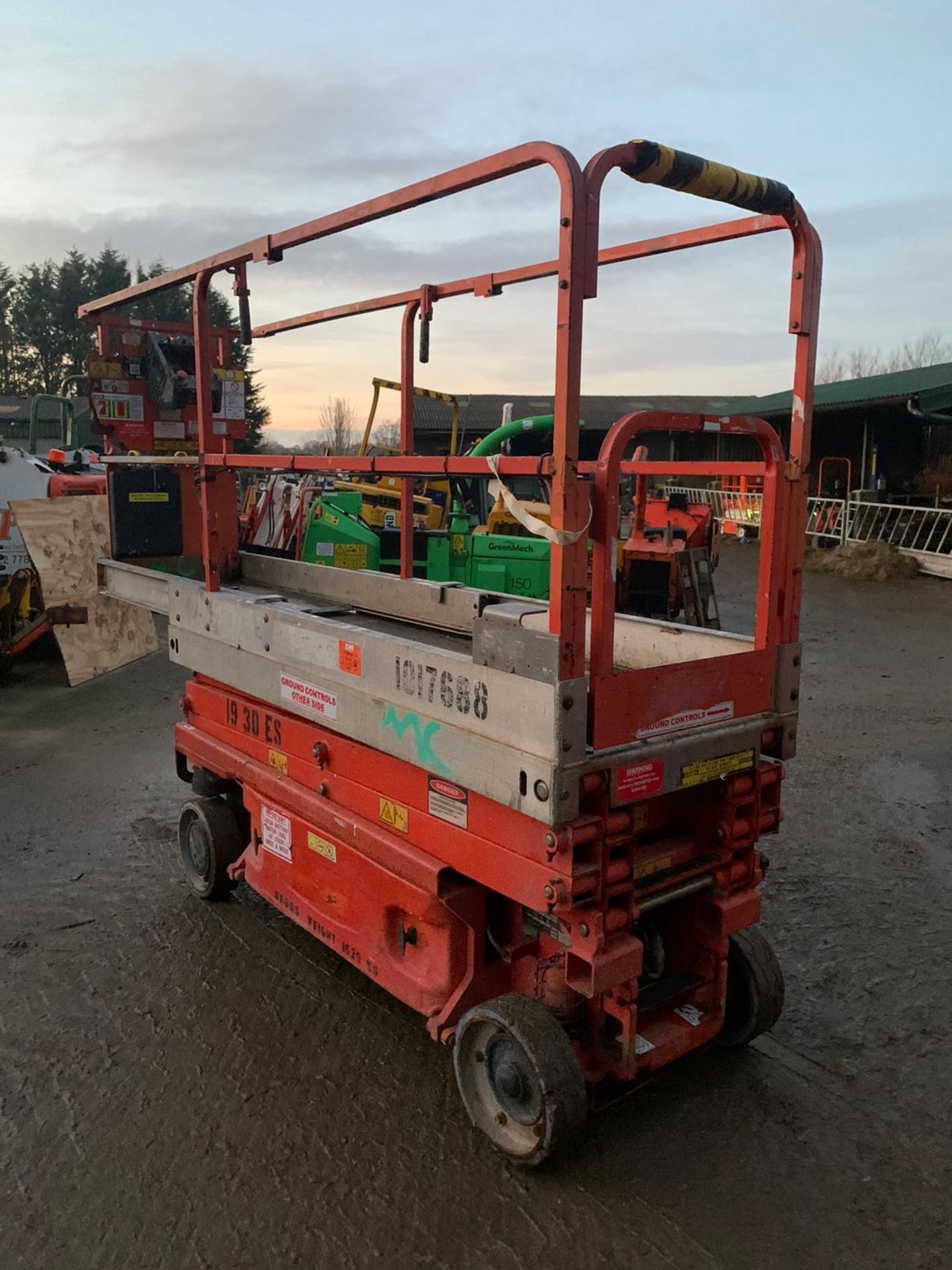 2010 JLG 1930ES SCISSOR LIFT, RUNS, DRIVES AND LIFTS, LOW 216 HOURS, EX HIRE COMPANY, COATES HIRE - Image 6 of 6