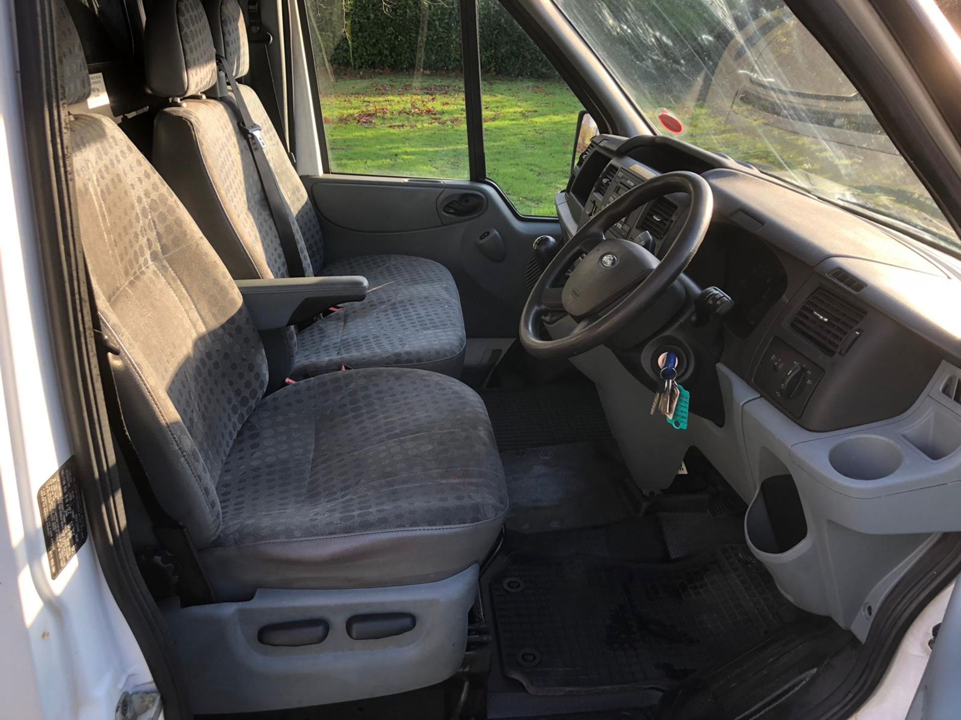 2009/58 REG FORD TRANSIT 85 T260M FWD 2.2 DIESEL WHITE PANEL VAN, SHOWING 0 FORMER KEEPERS - Image 8 of 11