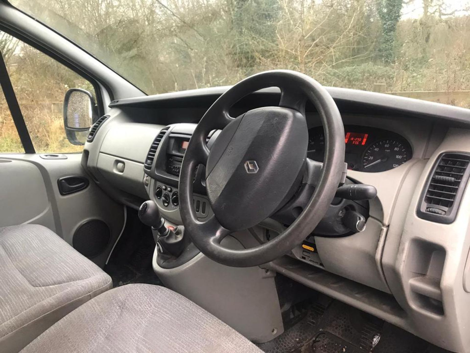 2008/08 REG RENAULT TRAFIC SL27+ DCI 115 2.0 DIESEL WHITE PANEL VAN, SHOWING 4 FORMER KEEPERS - Image 5 of 7