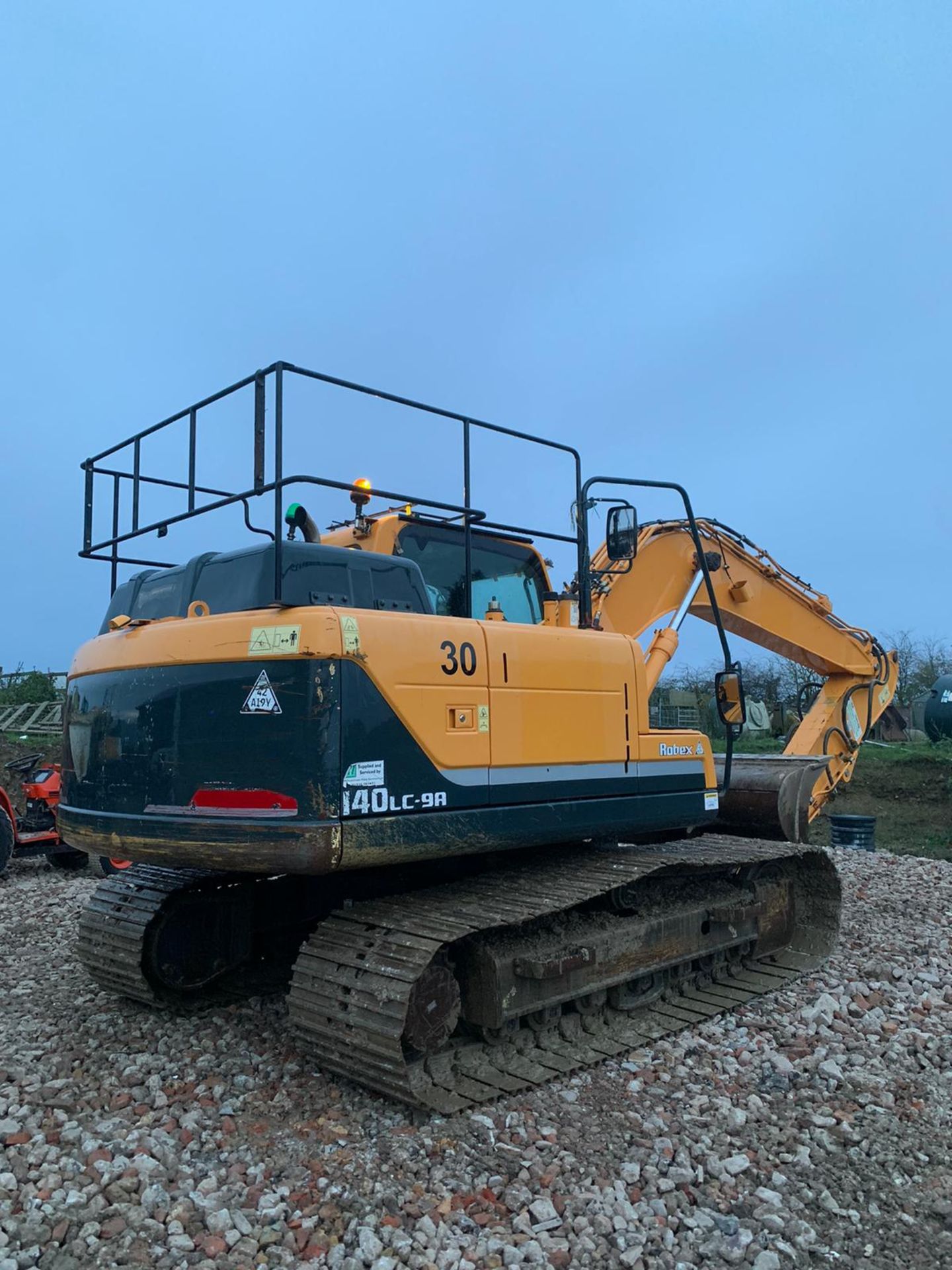 2014 HYUNDAI 140LC-9 EXCAVATOR, RUNS, DRIVES AND DIGS, CLEAN MACHINE, PIPED FOR FRONT ATTACHMENTS - Image 2 of 5