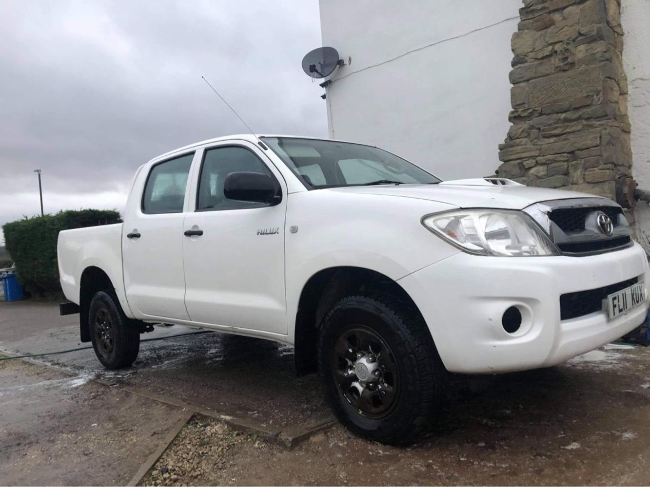 2011 TOYOTA HILUX HL2 D-4D 4X4 DCB, CHAINSAW, TAKEUCHI MINI DIGGER, 9CT GOLD CUBAN LINK BRACELET, YAMAHA R6 BIKE & MORE Ends WEDNESDAY FROM 7PM