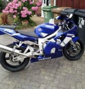 Yamaha R6 motorbike