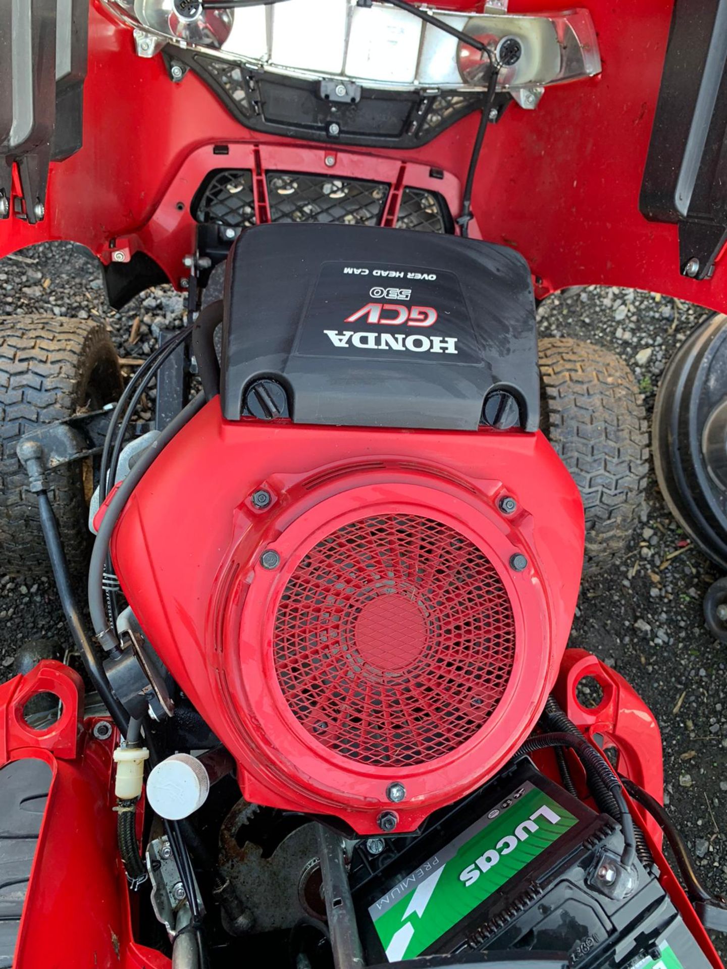 HONDA HF2417 RIDE ON MOWER, RUNS, DRIVES AND CUTS, CLEAN MACHINE, MULCH OR COLLECT OPTION *NO VAT* - Image 4 of 6