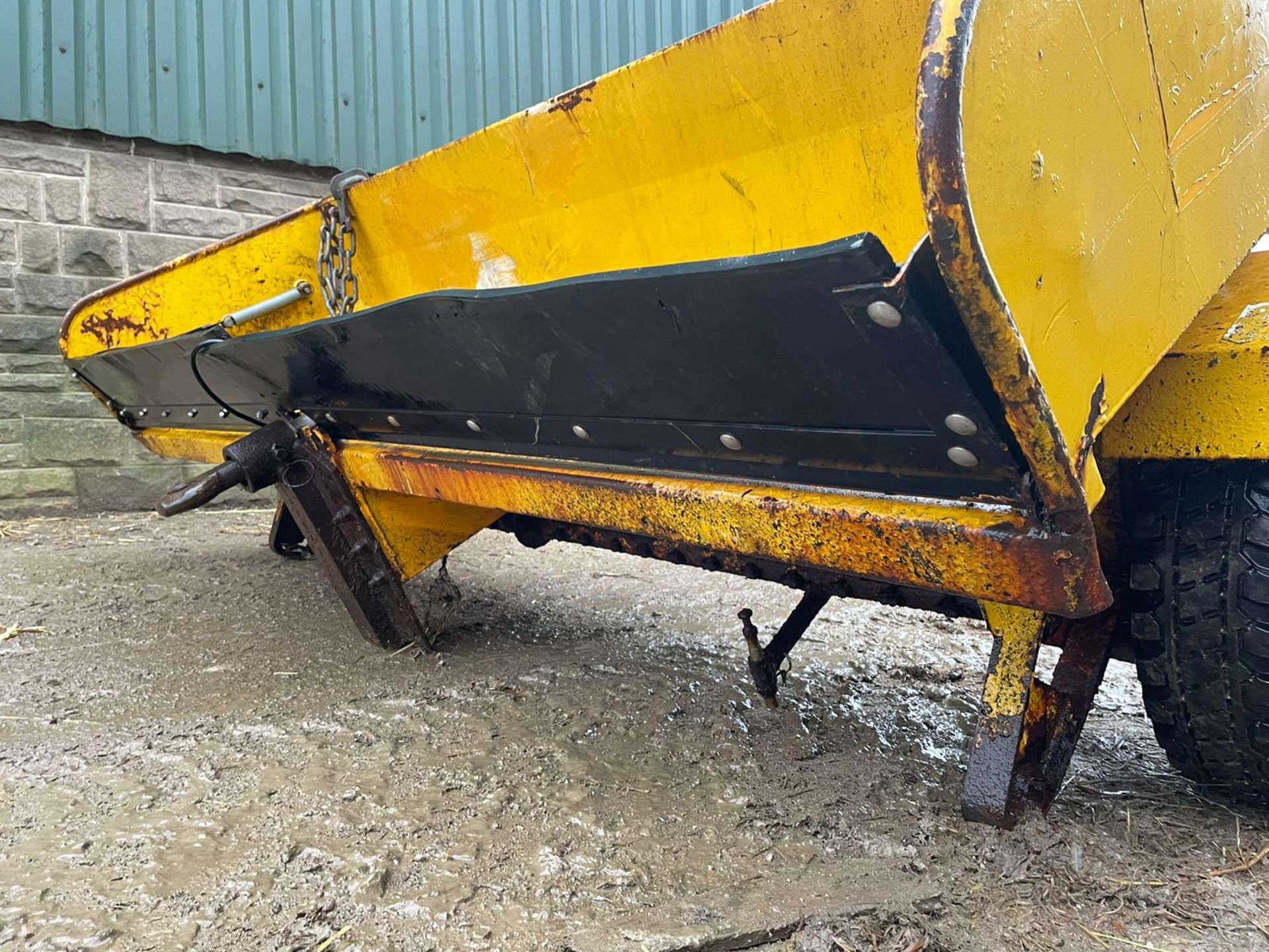 EPOKE SINGLE AXLE SPREADER / GRITTER, TOW BEHIND *PLUS VAT* - Image 4 of 7