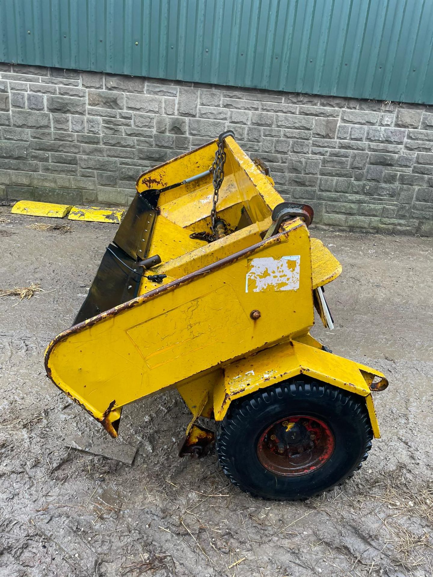 EPOKE SINGLE AXLE SPREADER / GRITTER, TOW BEHIND *PLUS VAT* - Image 6 of 7