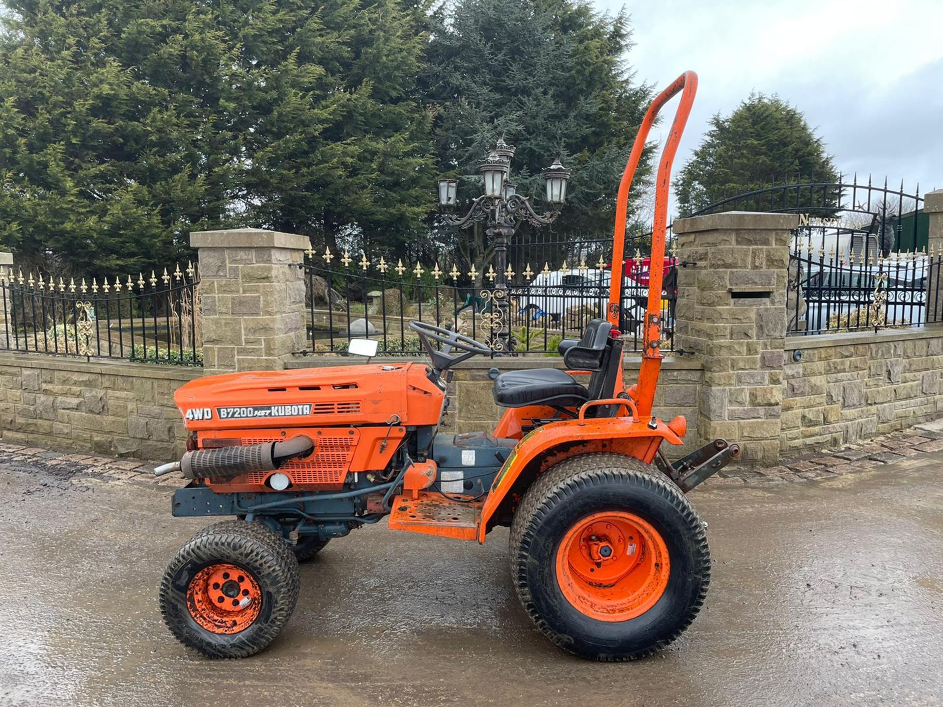 KUBOTA B7200 COMPACT TRACTOR, RUNS AND DRIVES *PLUS VAT* - Image 5 of 7