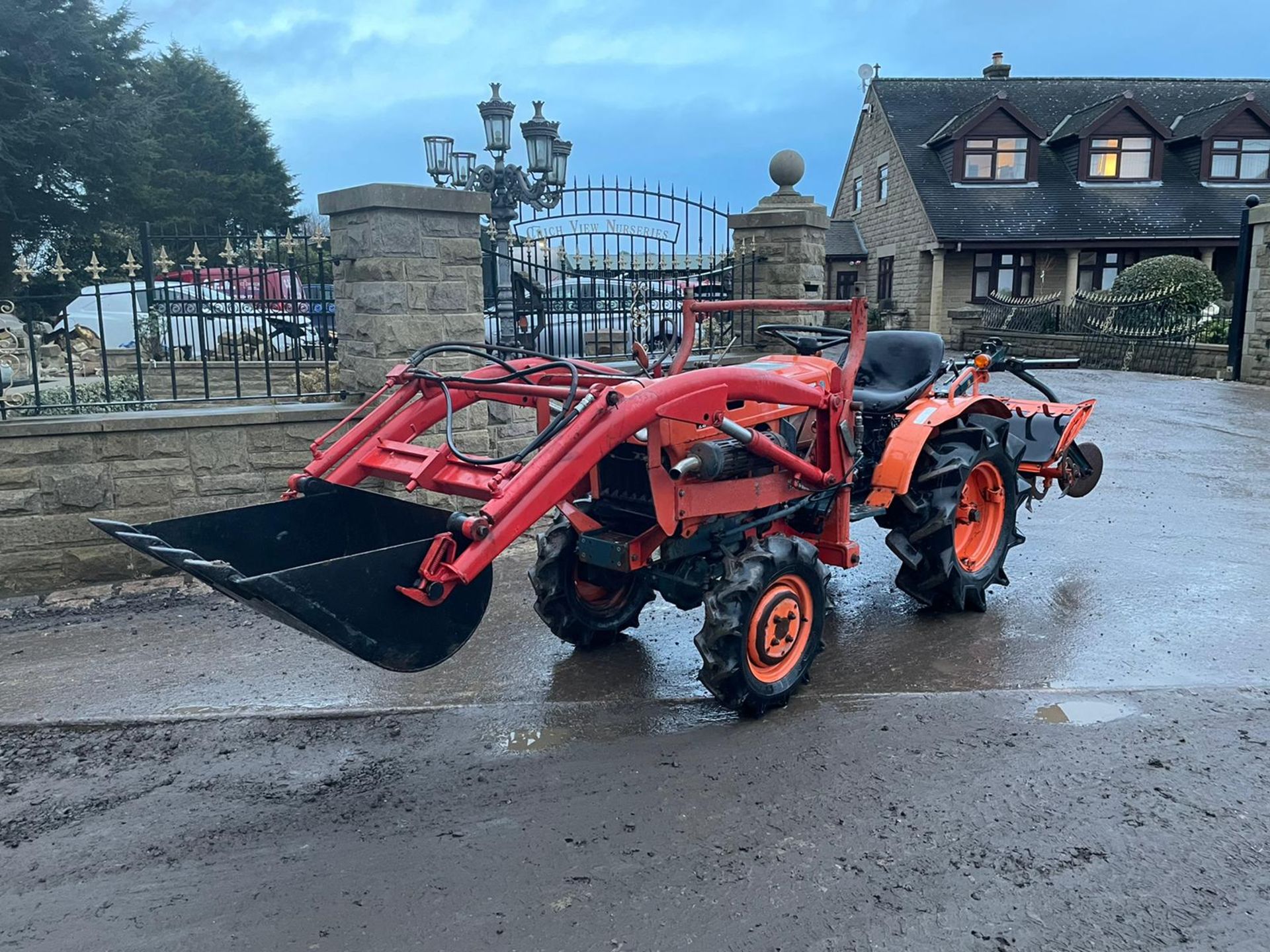 KUBOTA / ZEN NOH 7001 COMACT TRACTOR WITH FRONT LOADER, RUNS, DRIVES LIFTS AND WORKS *PLUS VAT* - Image 8 of 13