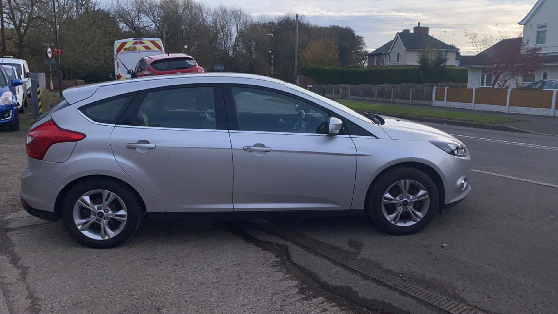 2013/63 REG FORD FOCUS ZETEC TURBO 998CC PETROL 5DR HATCHBACK, SHOWING 2 FORMER KEEPERS *NO VAT* - Image 5 of 9