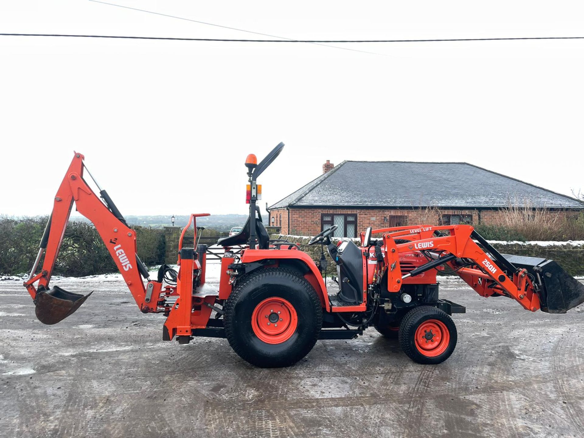 2012 KUBOTA STV40 LOADER TRACTOR 641 HOURS FROM NEW 40HP COMES WITH FRONT LOADER AND REAR BACKO - Image 2 of 8