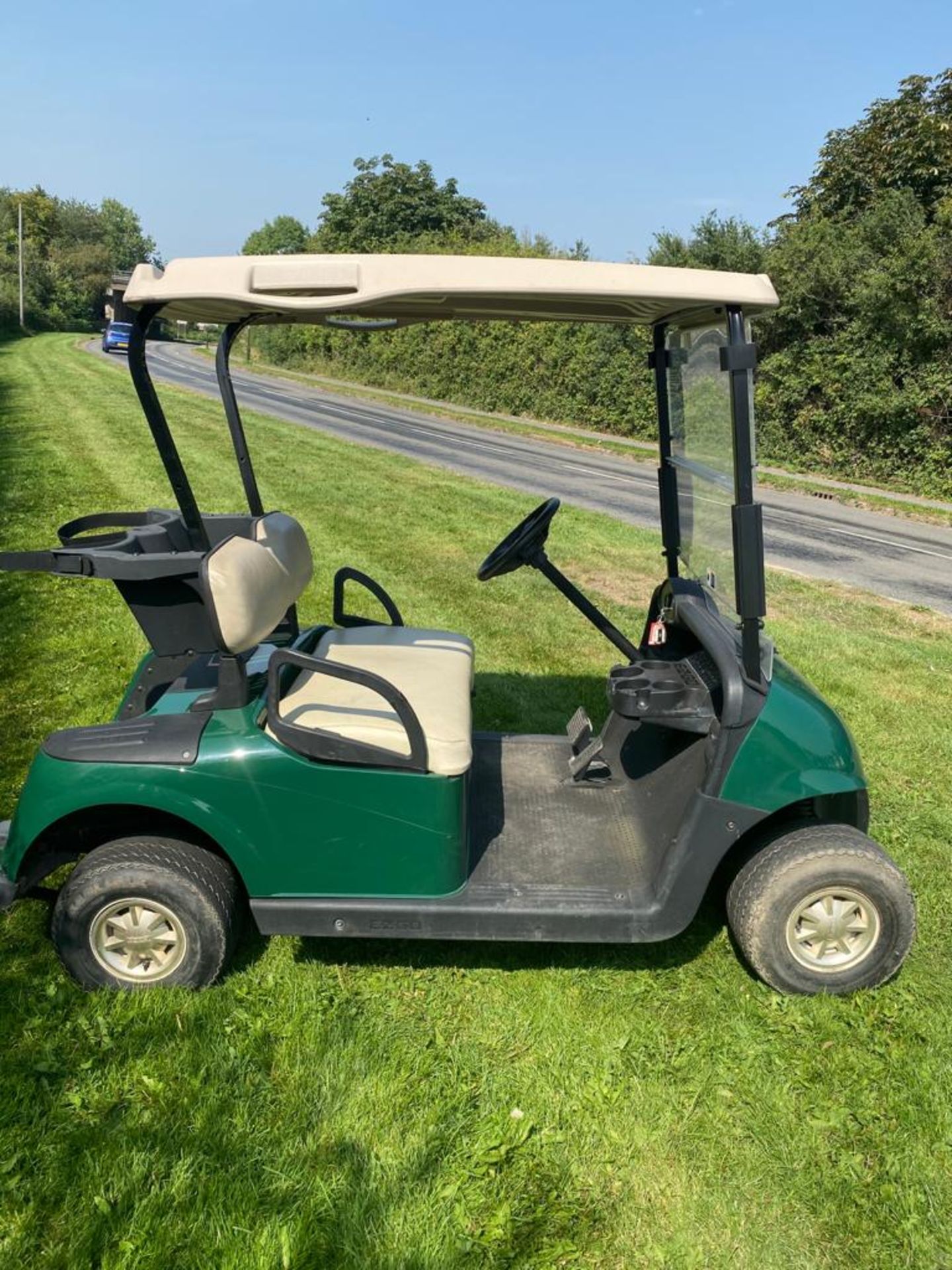 EZGO ELECTRIC GOLF BUGGY, FULL SUN CANOPY, YEAR 03/17, IN LOVELY CONDITION *PLUS VAT* - Image 3 of 5