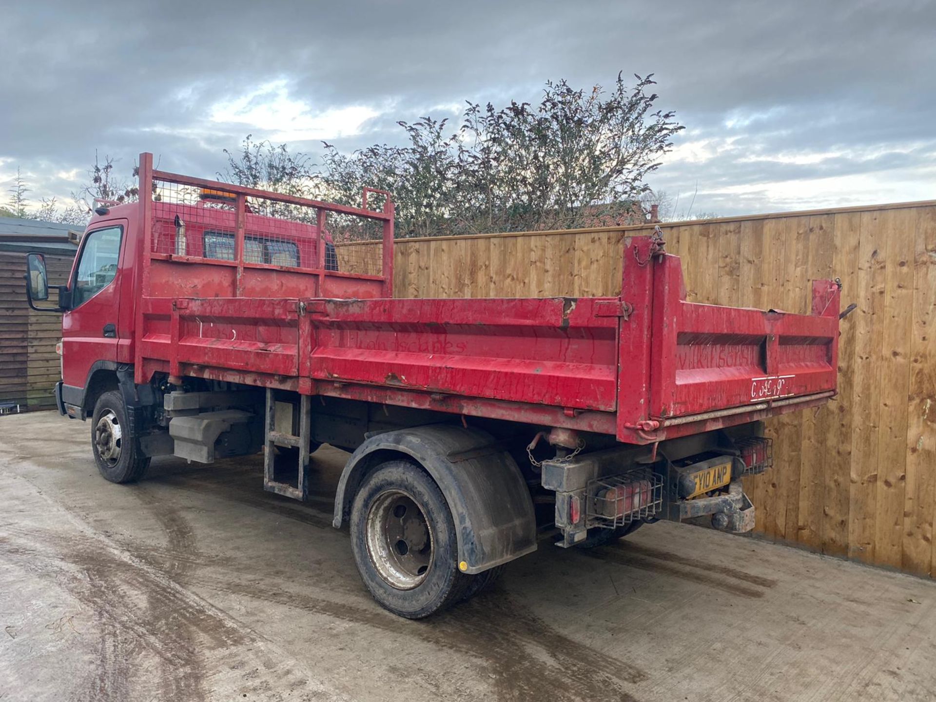 2010/10 REG MITSUBISHI CVS CANTER 75 DAY 7C18 4.9L TIPPER, SHOWING 1 FORMER KEEPER *PLUS VAT* - Image 3 of 5