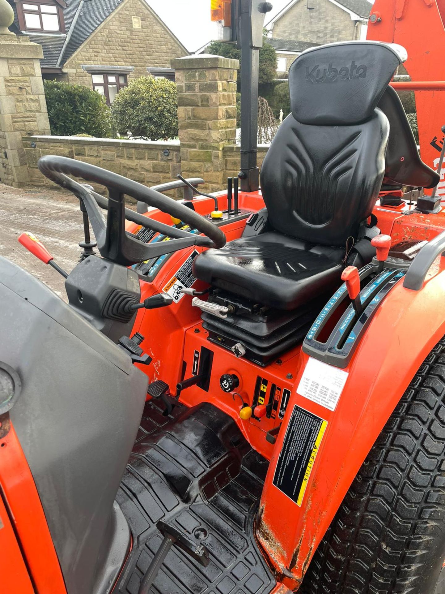 2012 KUBOTA STV40 LOADER TRACTOR 641 HOURS FROM NEW 40HP COMES WITH FRONT LOADER AND REAR BACKO - Image 4 of 8