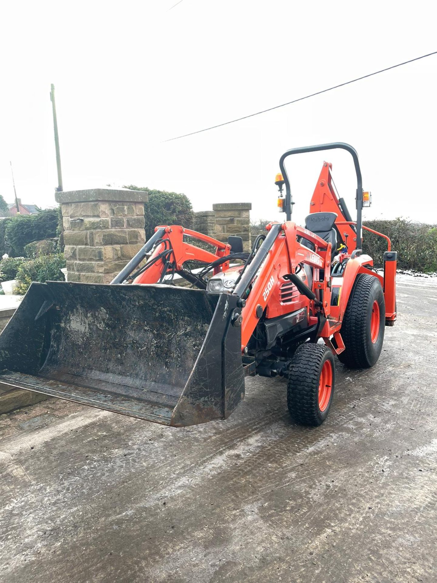 2012 KUBOTA STV40 LOADER TRACTOR 641 HOURS FROM NEW 40HP COMES WITH FRONT LOADER AND REAR BACKO - Image 6 of 8