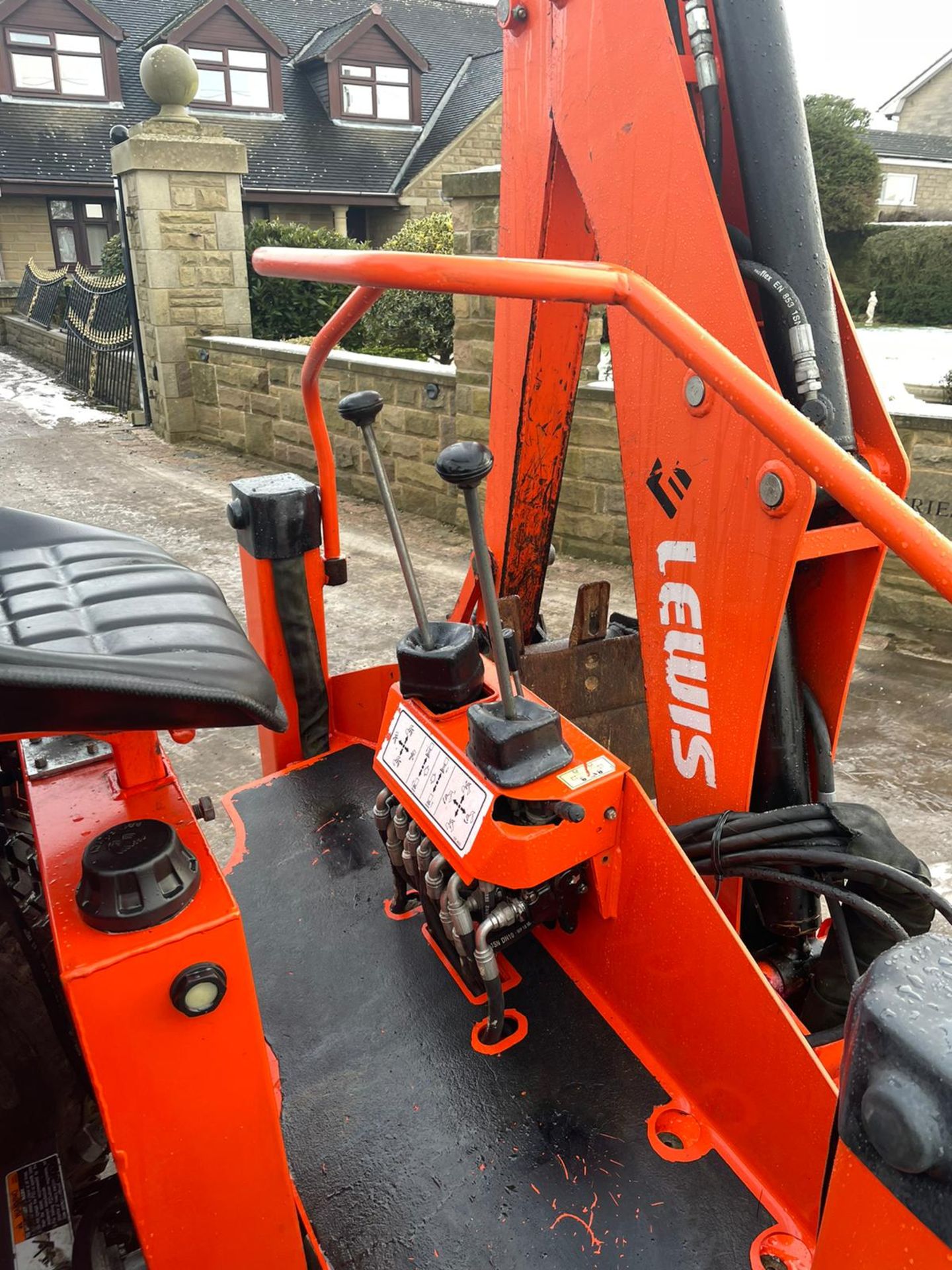 2012 KUBOTA STV40 LOADER TRACTOR 641 HOURS FROM NEW 40HP COMES WITH FRONT LOADER AND REAR BACKO - Image 7 of 8