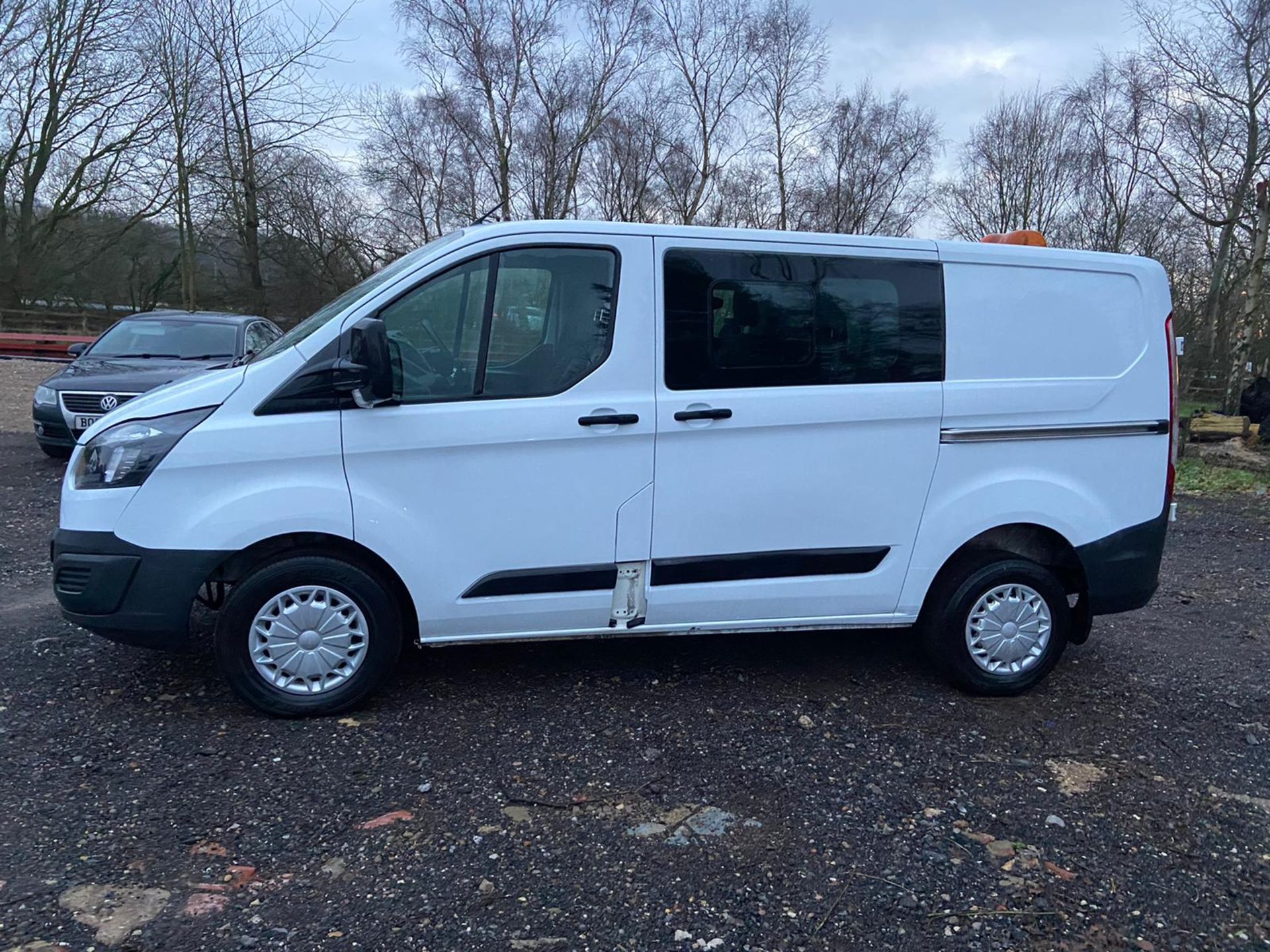 2017/17 REG FORD TRANSIT CUSTOM 290 2.0 DIESEL WHITE CREW VAN, SHOWING 0 FORMER KEEPERS *PLUS VAT* - Image 4 of 12