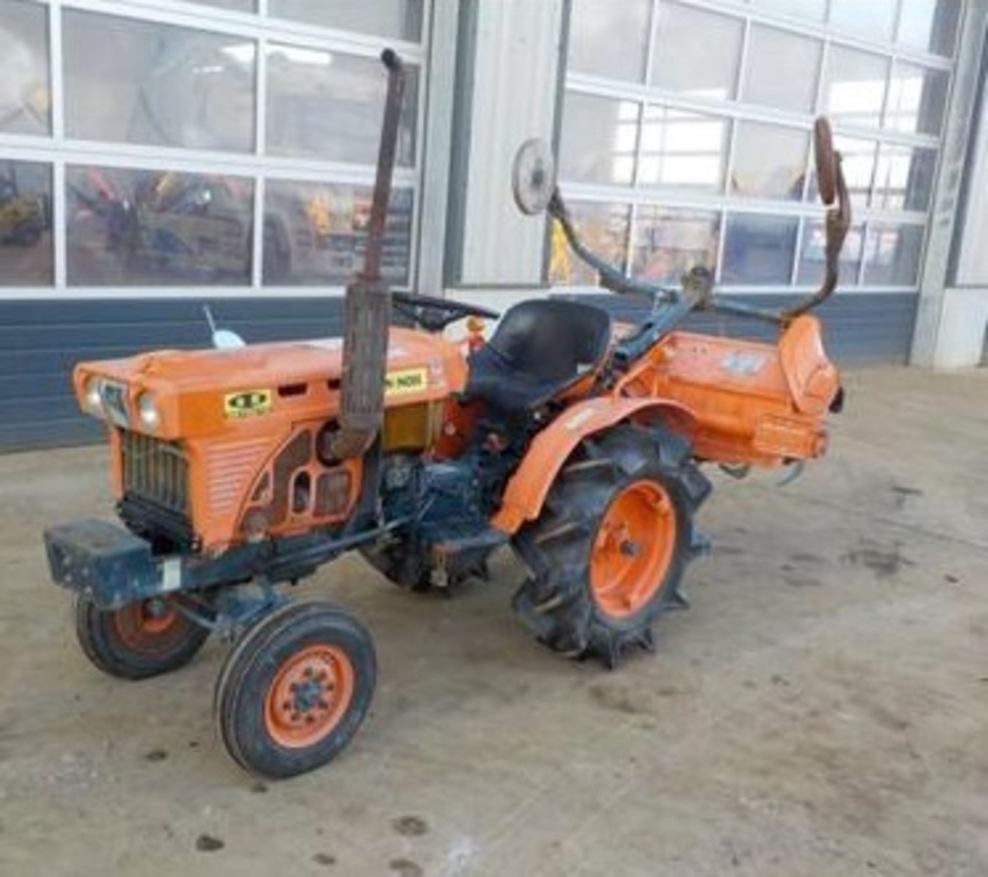 KUBOTA 4X4 DIESEL TRACTOR, DELIVERY ANYWHERE UK £300 *PLUS VAT* - Image 4 of 6