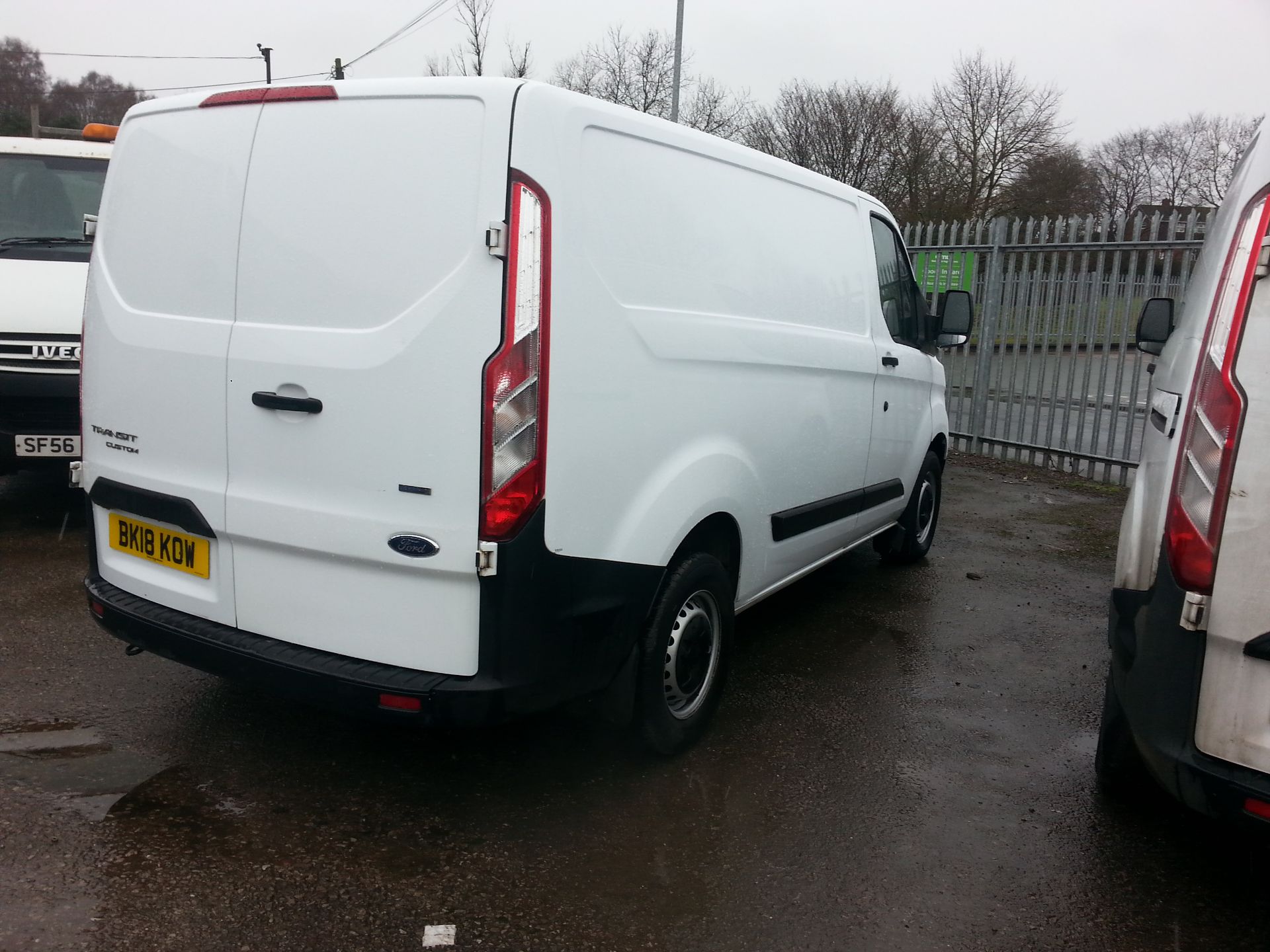 2018/18 REG FORD TRANSIT CUSTOM 300 BASE 2.0 DIESEL WHITE PANEL VAN, SHOWING 0 FORMER KEEPERS - Image 5 of 9