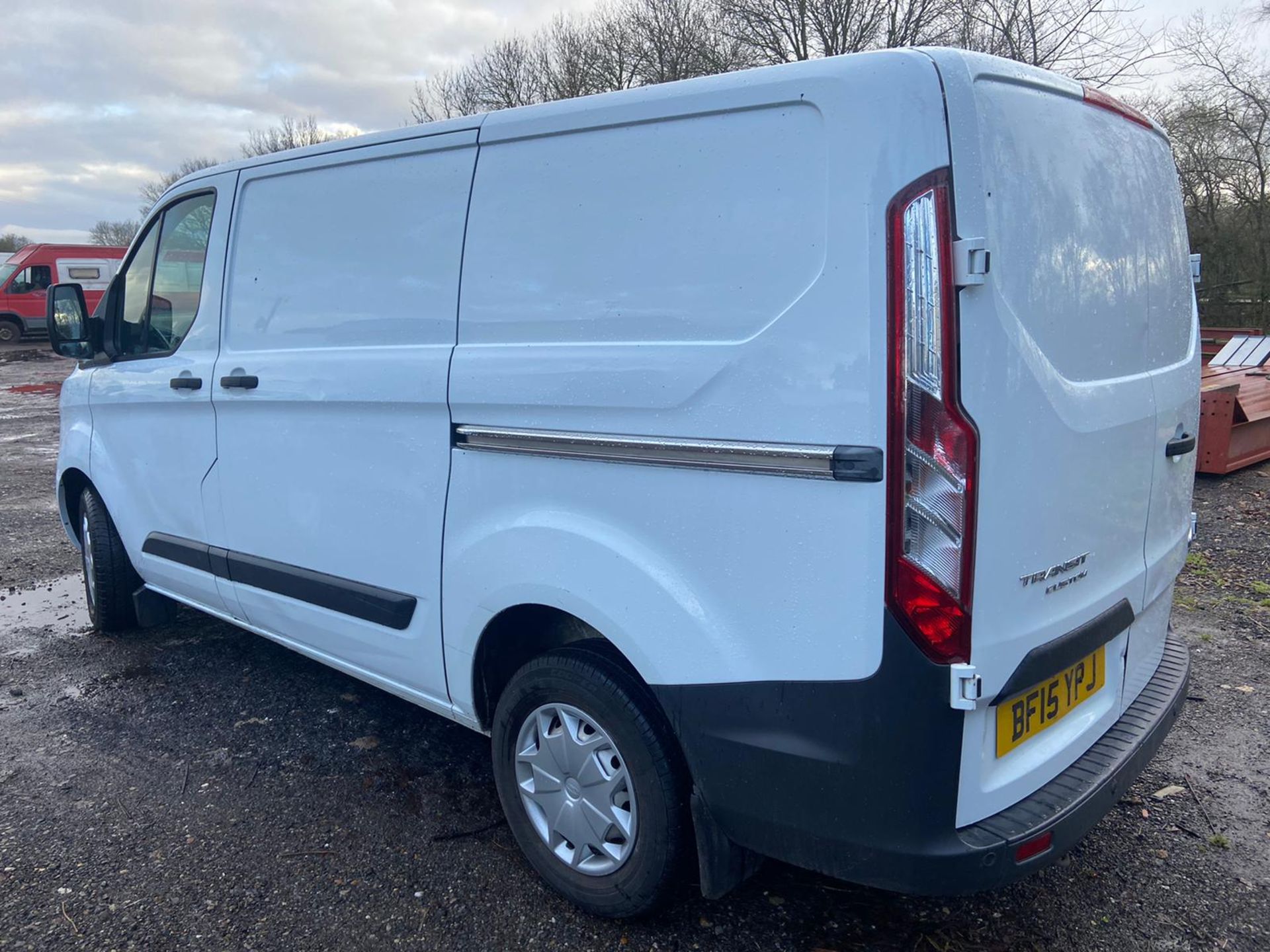 2015/15 REG FORD TRANSIT CUSTOM 290 ECO-TECH 2.2 DIESEL WHITE PANEL VAN, SHOWING 0 FORMER KEEPERS - Image 5 of 10