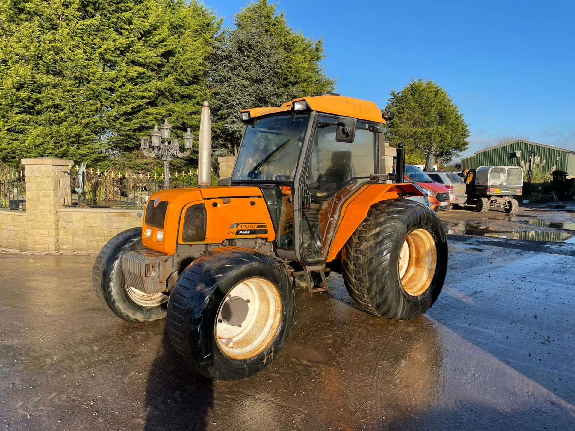 2004/5 RENAULT PALES 210 TRACTOR, RUNS AND DRIVES, CLEAN MACHINE, 2090 HOURS *PLUS VAT* - Image 2 of 7