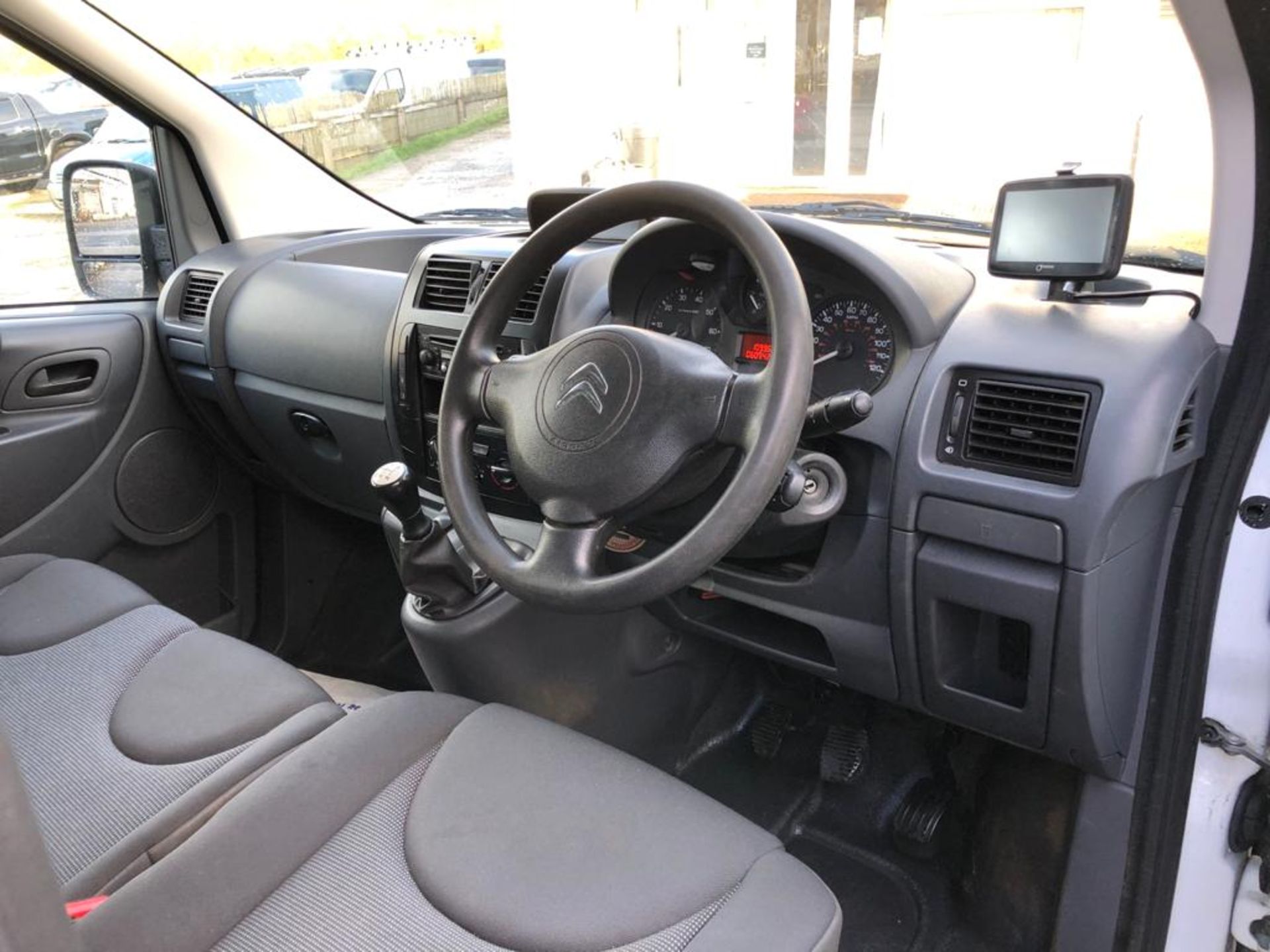 2015/65 REG CITROEN DISPATCH 1000 L1H1 ENTERPRISE HDI 1.6 DIESEL PANEL VAN, SHOWING 1 FORMER KEEPER - Image 16 of 17