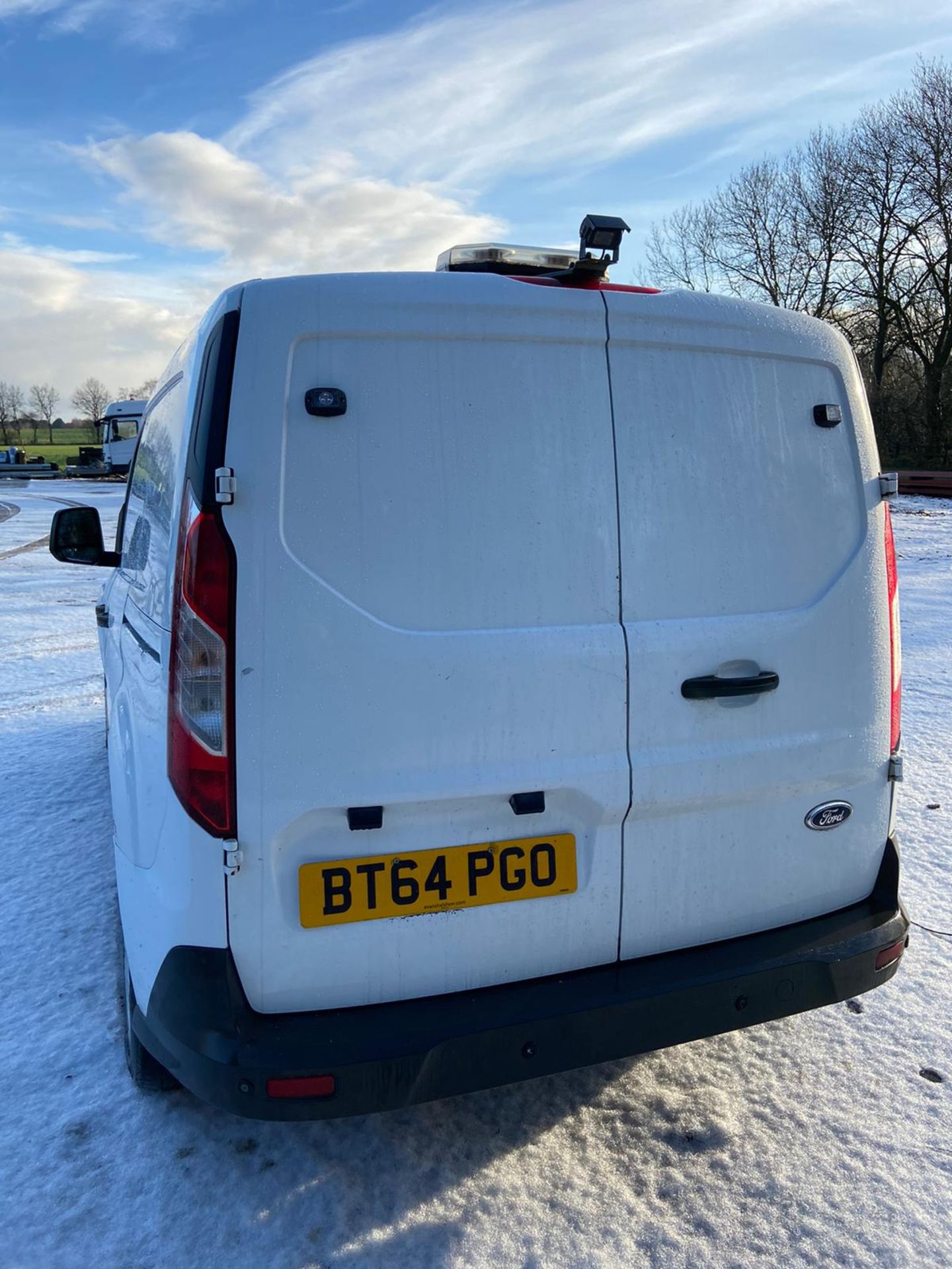 2015/64 REG FORD TRANSIT CONNECT 200 ECONETIC 1.6 DIESEL WHITE PANEL VAN, SHOWING 0 FORMER KEEPERS - Image 5 of 10