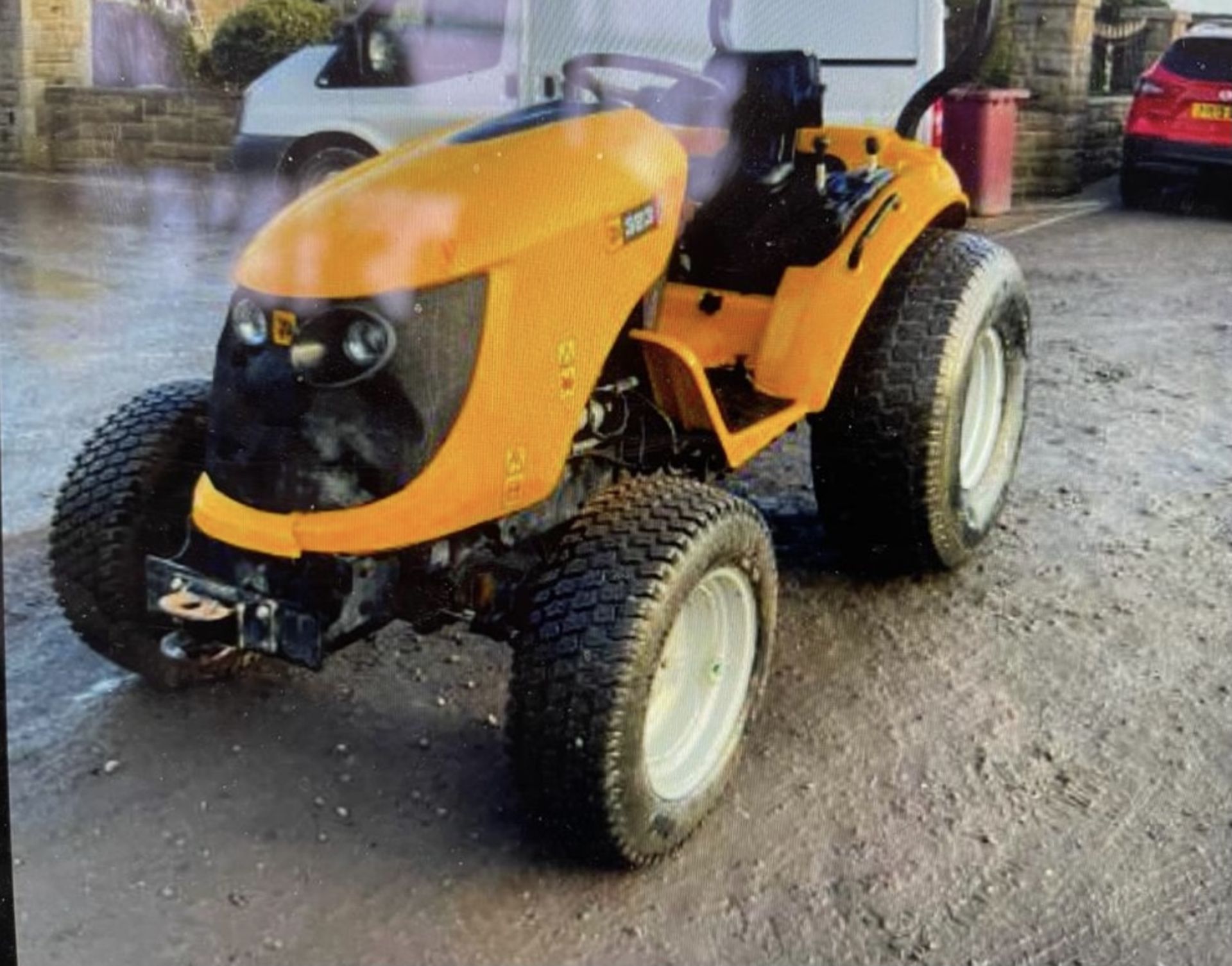 JCB 323 COMPACT TRACTOR, RUNS, WORKS, IN GOOD CONDITION, 4WD, GRASS TYRES, 3 POINT LINKAGE, DRAW BAR - Image 8 of 9