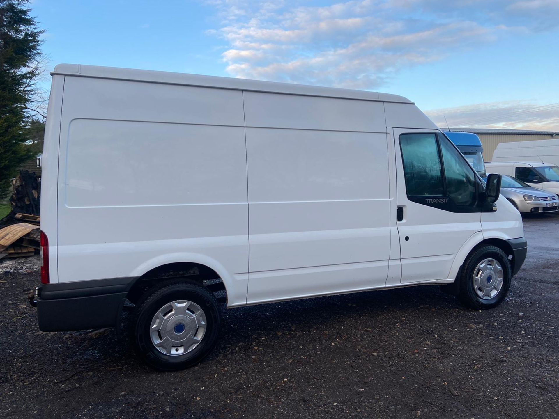 2012/12 REG FORD TRANSIT 100 T350 RWD 2.2 DIESEL WHITE PANEL VAN, SHOWING 0 FORMER KEEPERS *PLUS VAT - Image 9 of 10