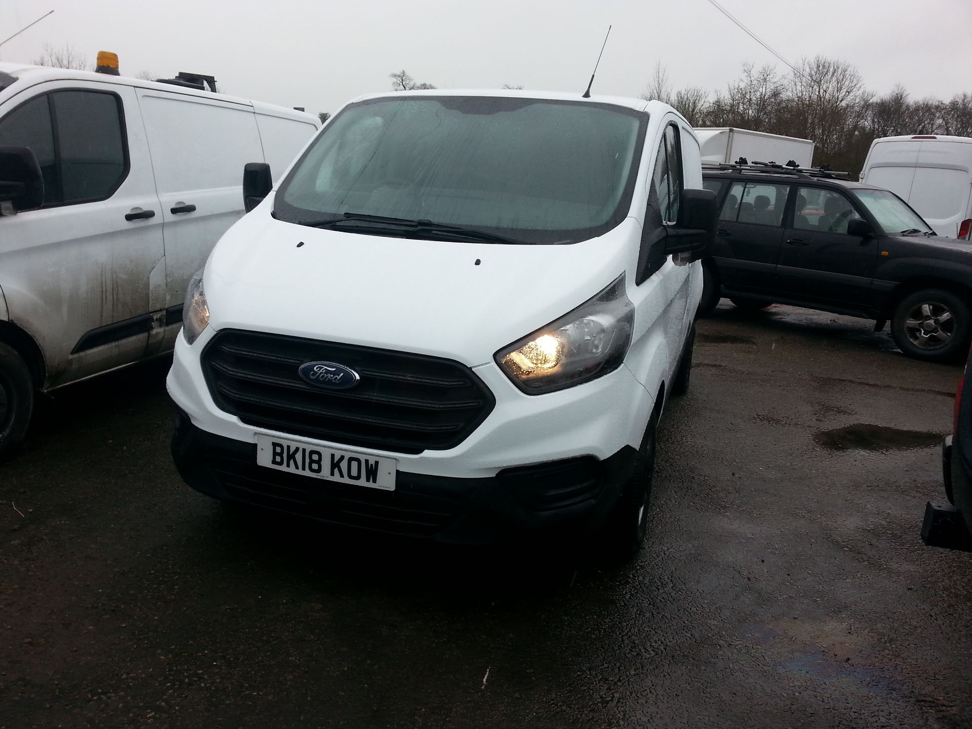 2018/18 REG FORD TRANSIT CUSTOM 300 BASE 2.0 DIESEL WHITE PANEL VAN, SHOWING 0 FORMER KEEPERS - Image 2 of 9