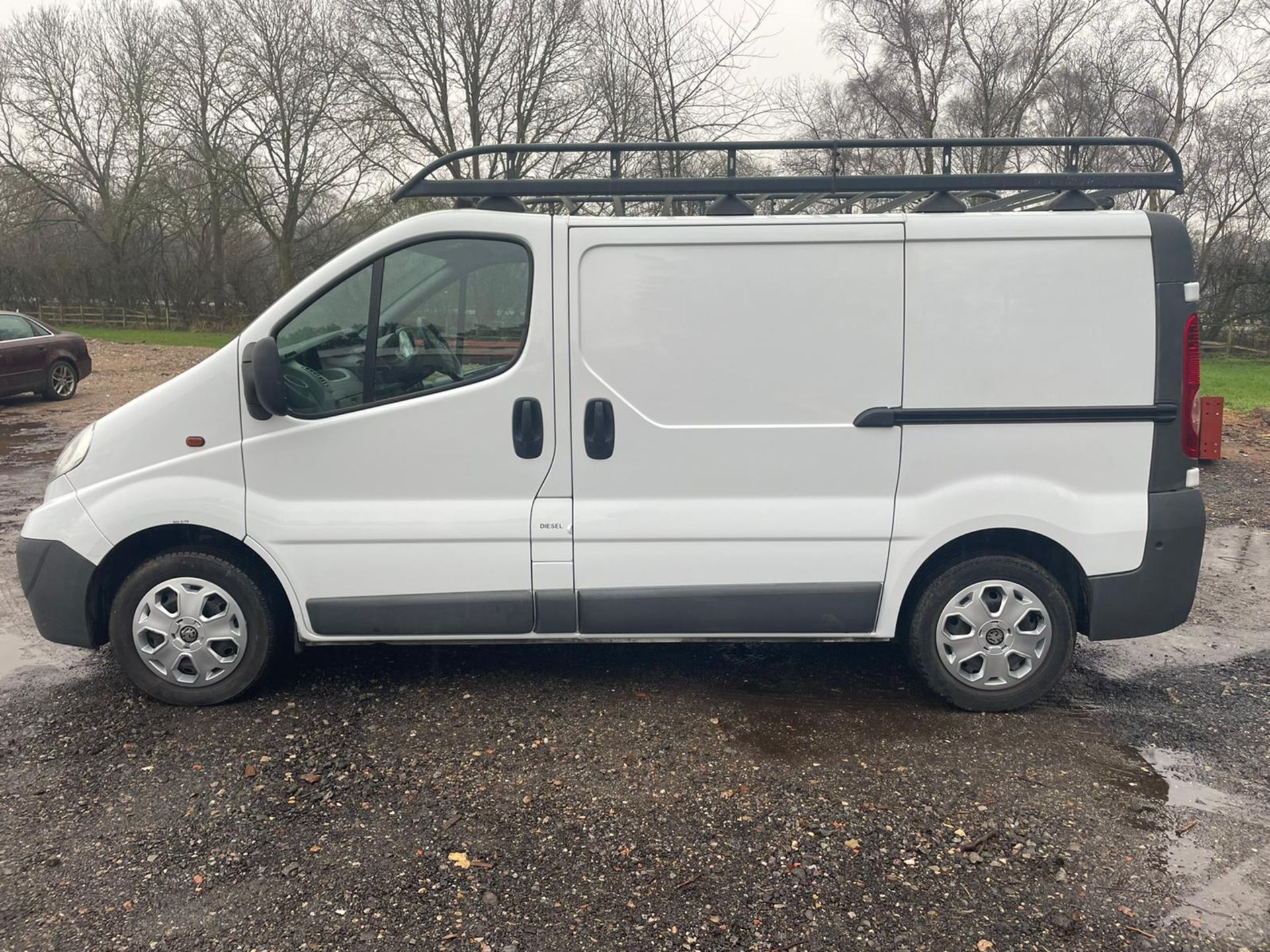 2011/61 REG VAUXHALL VIVARO 2700 CDTI 89 SWB 2.0 DIESEL WHITE PANEL VAN, SHOWING 1 FORMER KEEPER - Image 4 of 15