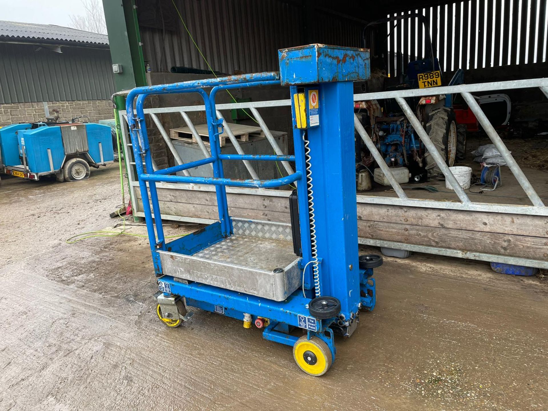 2010 POWERTOWER NANO ELECTRIC SCISSOR LIFT, GOOD CONDITON, CHOICE OF 2 ALL WORKS *PLUS VAT* - Image 6 of 8