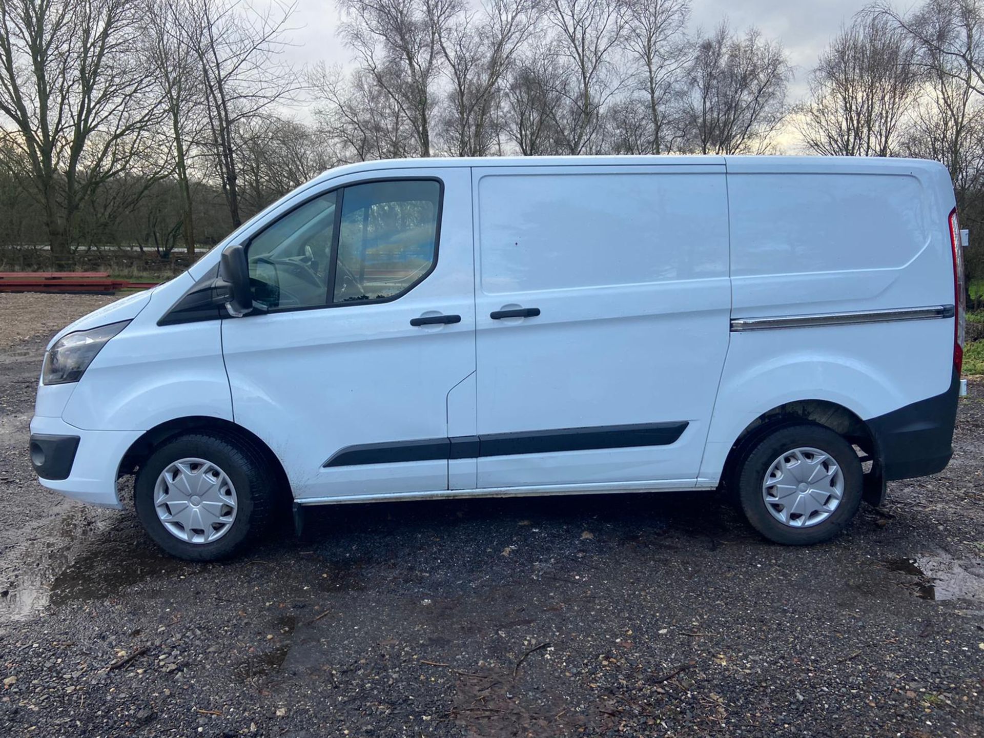 2015/15 REG FORD TRANSIT CUSTOM 290 ECO-TECH 2.2 DIESEL WHITE PANEL VAN, SHOWING 0 FORMER KEEPERS - Image 4 of 10