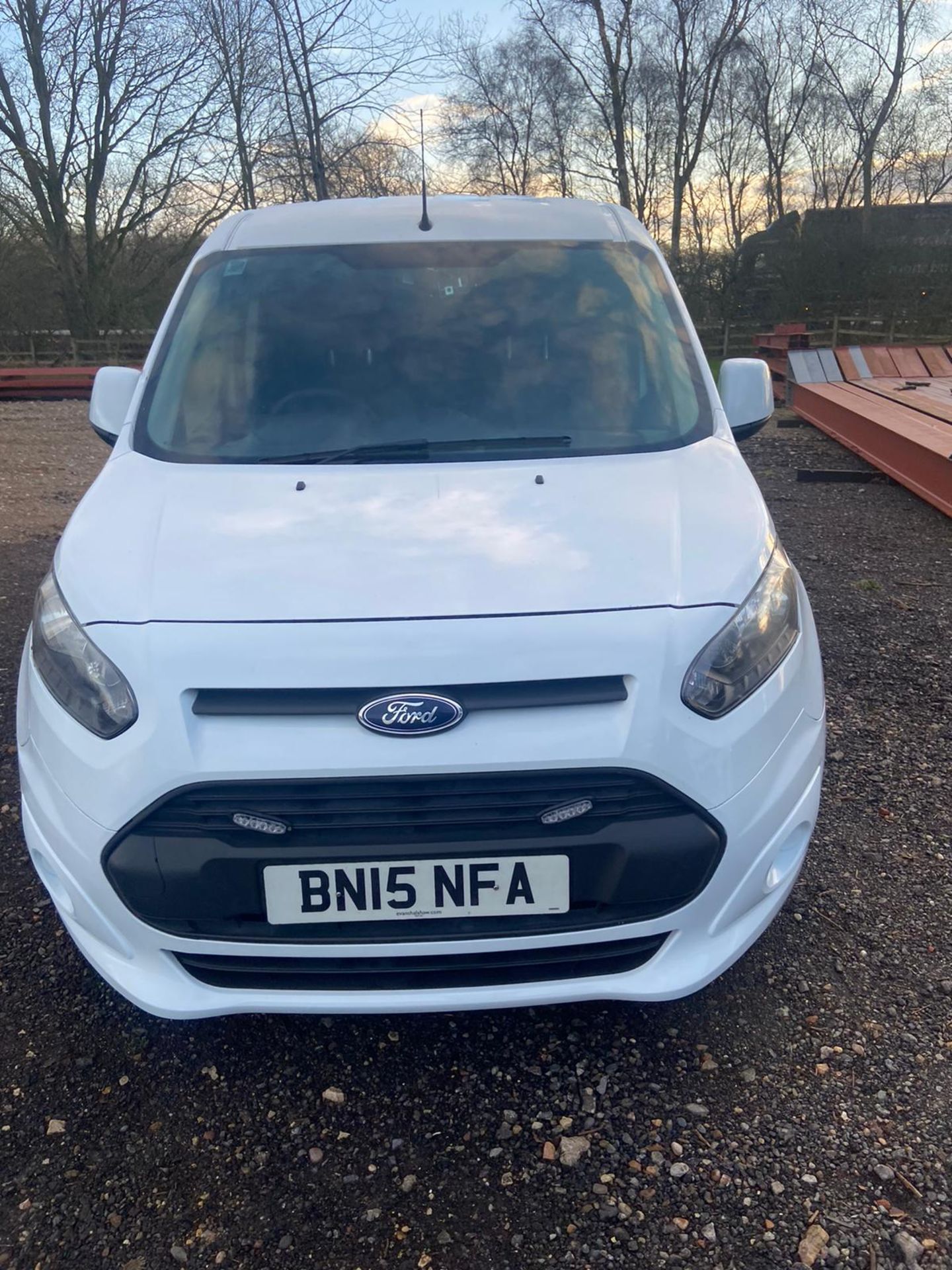 2015/15 REG FORD TRANSIT CONNECT 200 ECONETIC 1.6 DIESEL WHITE PANEL VAN, SHOWING 0 FORMER KEEPERS - Image 2 of 11