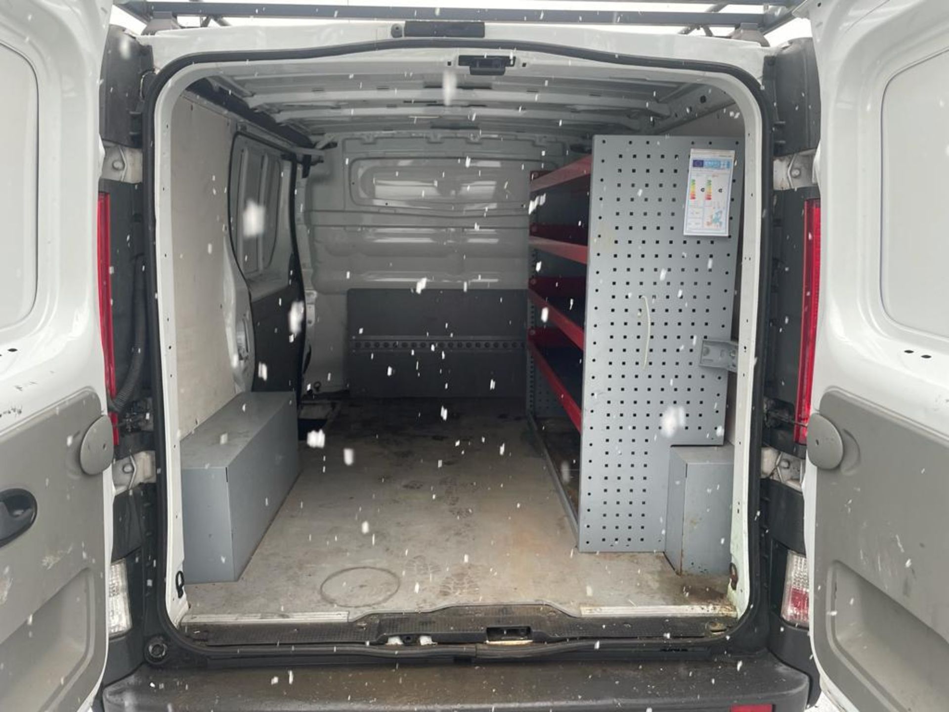 2011/61 REG VAUXHALL VIVARO 2700 CDTI 89 SWB 2.0 DIESEL WHITE PANEL VAN, SHOWING 1 FORMER KEEPER - Image 13 of 15