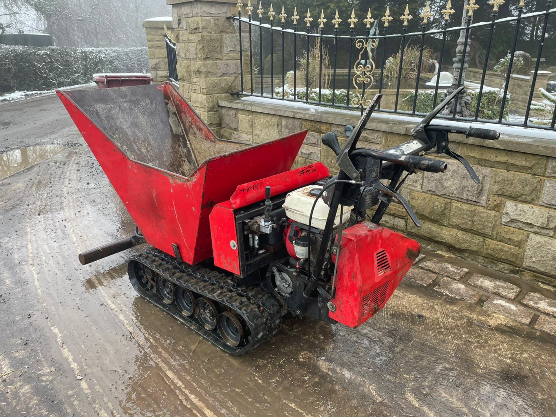 HONDA HP500H TRACKED DUMPER, RUNS AND DRIVES *NO VAT* - Image 3 of 5