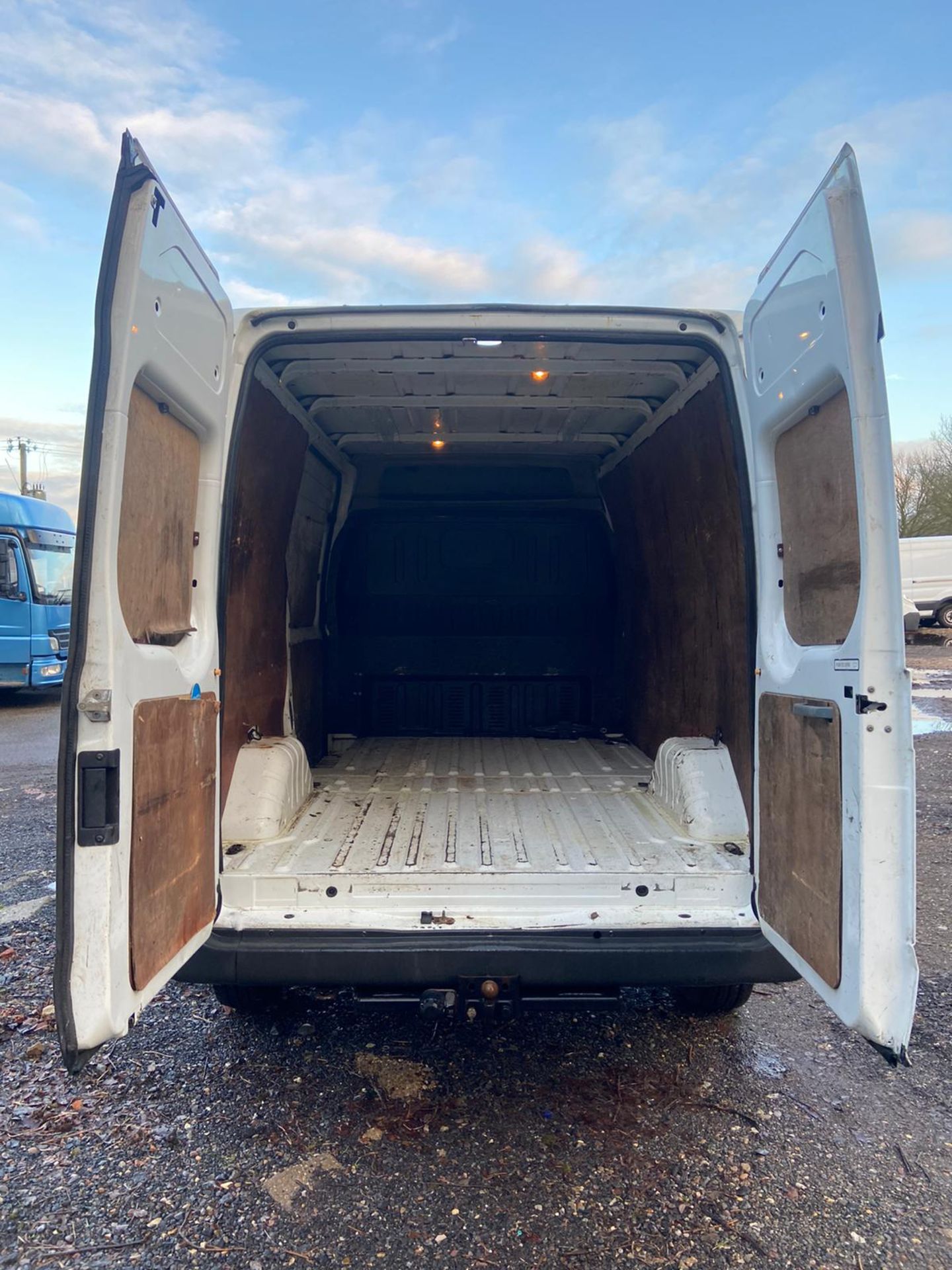 2012/12 REG FORD TRANSIT 100 T350 RWD 2.2 DIESEL WHITE PANEL VAN, SHOWING 0 FORMER KEEPERS *PLUS VAT - Image 8 of 10