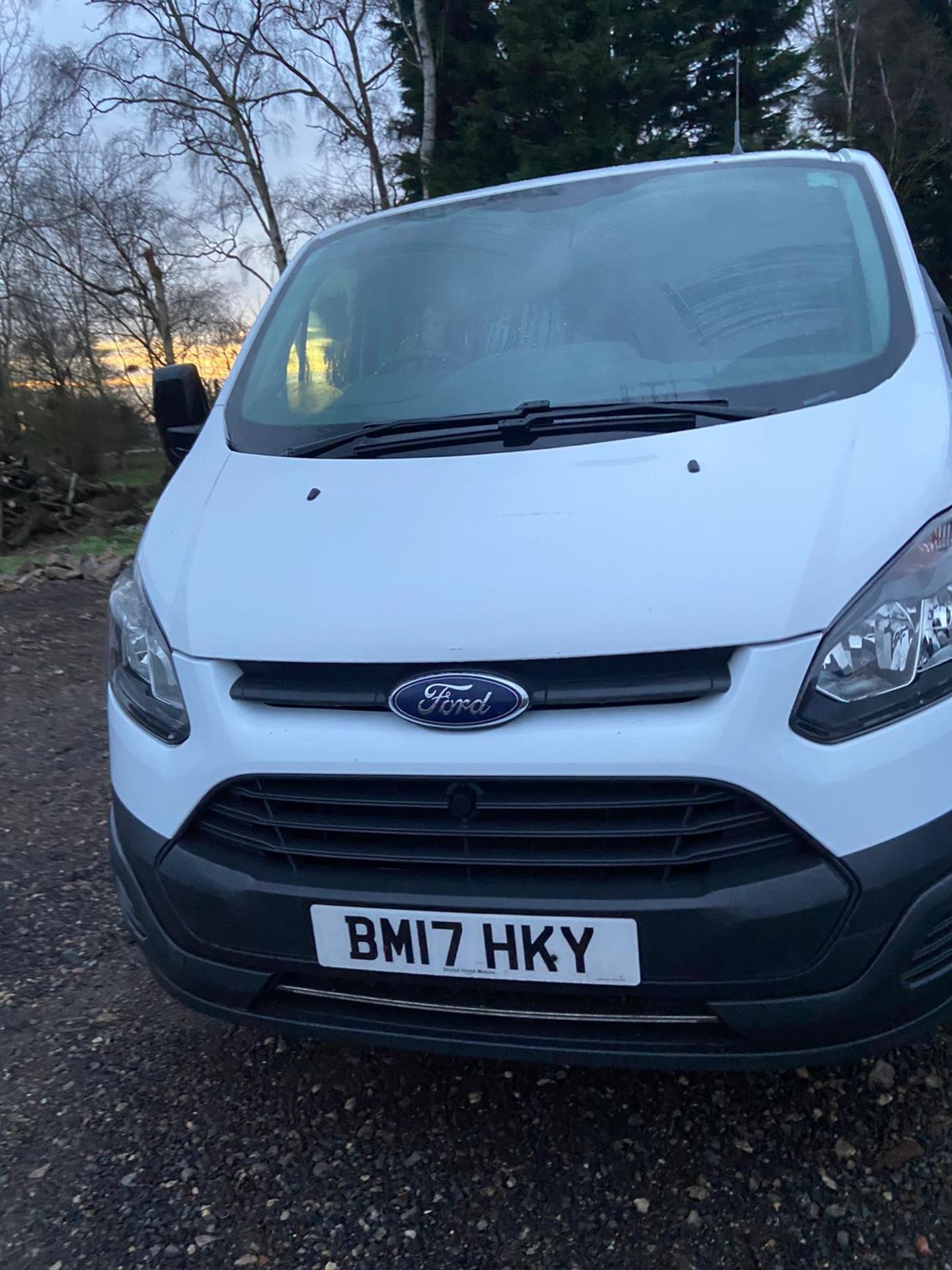 2017/17 REG FORD TRANSIT CUSTOM 290 2.0 DIESEL WHITE CREW VAN, SHOWING 0 FORMER KEEPERS *PLUS VAT* - Image 2 of 12