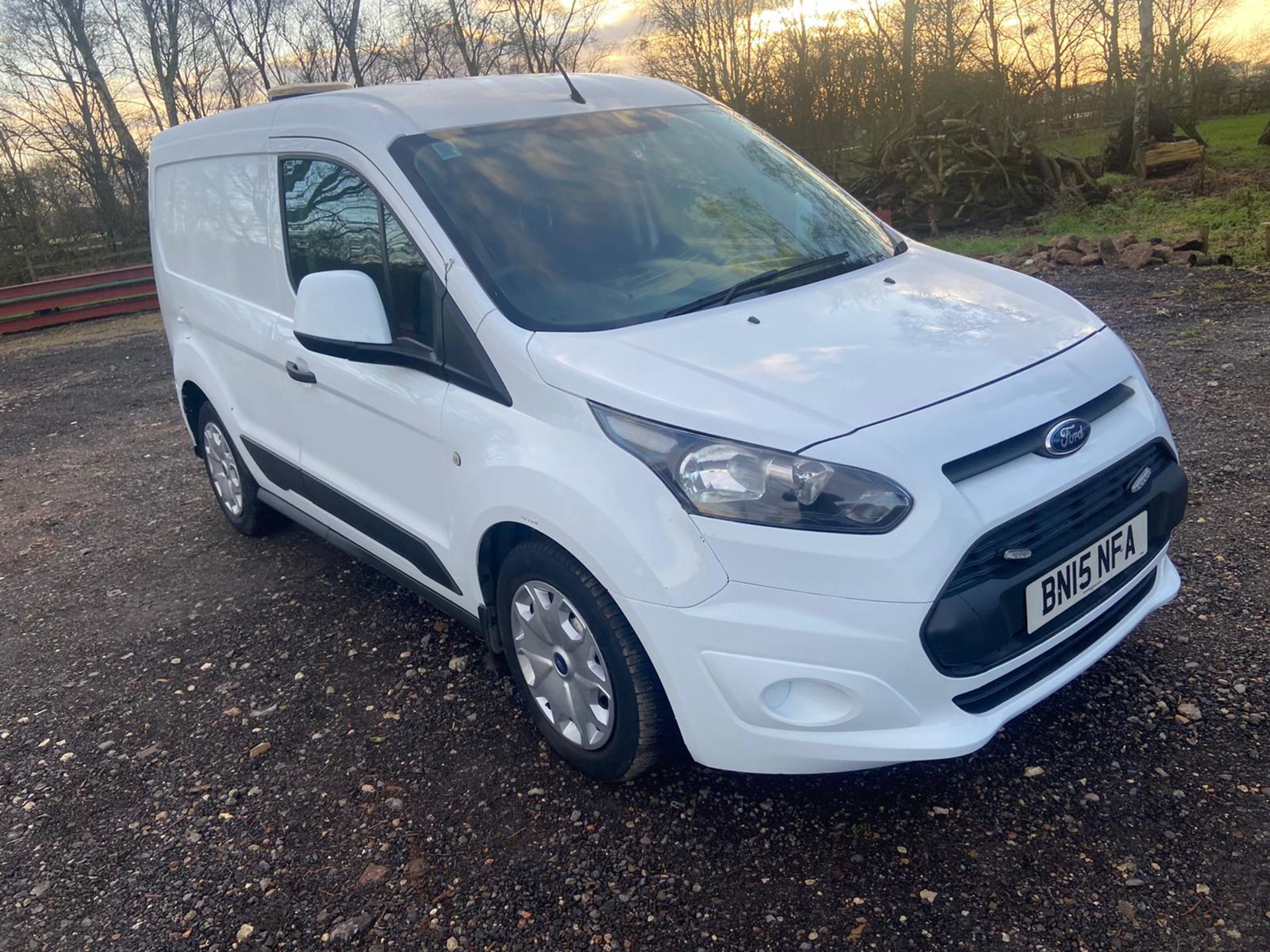 2015/15 REG FORD TRANSIT CONNECT 200 ECONETIC 1.6 DIESEL WHITE PANEL VAN, SHOWING 0 FORMER KEEPERS