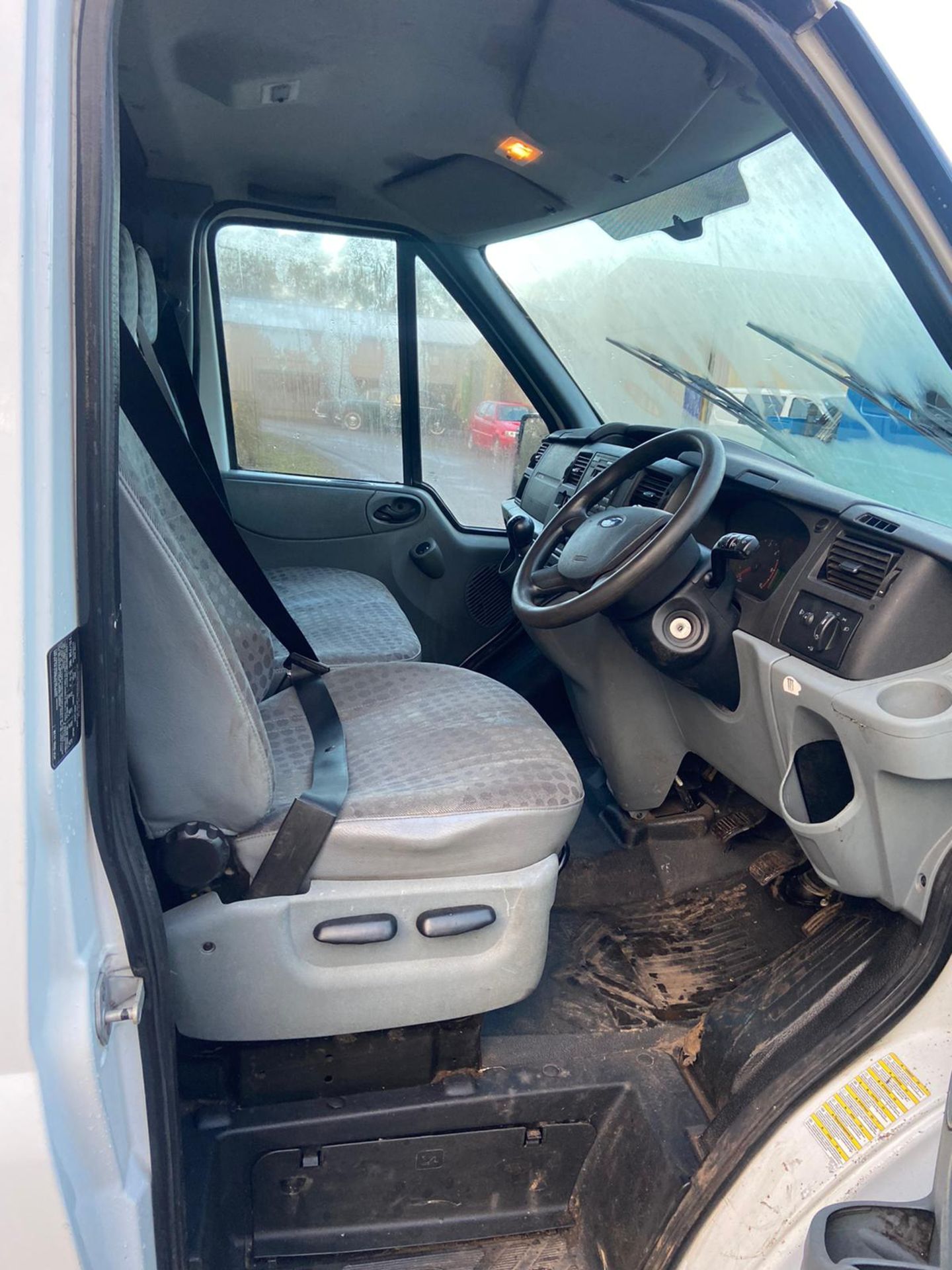 2012/12 REG FORD TRANSIT 100 T350 RWD 2.2 DIESEL WHITE PANEL VAN, SHOWING 0 FORMER KEEPERS *PLUS VAT - Image 10 of 10