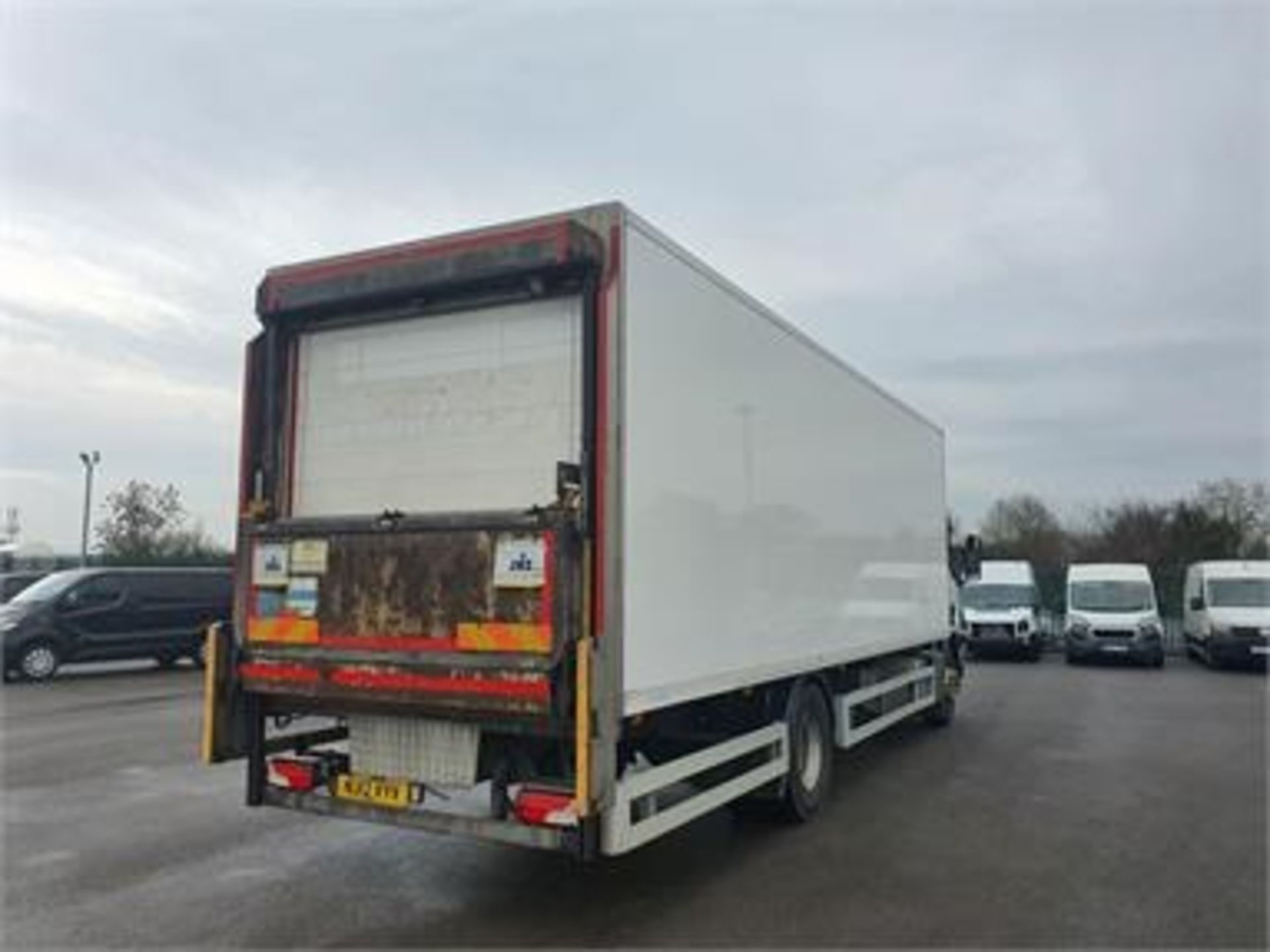 2012/12 REG SCANIA P-SRS D-CLASS P235 DB 4X2 9.4 DIESEL WHITE FRIDGE BOX VAN AUTO - EX GREGGS LORRY - Image 4 of 4