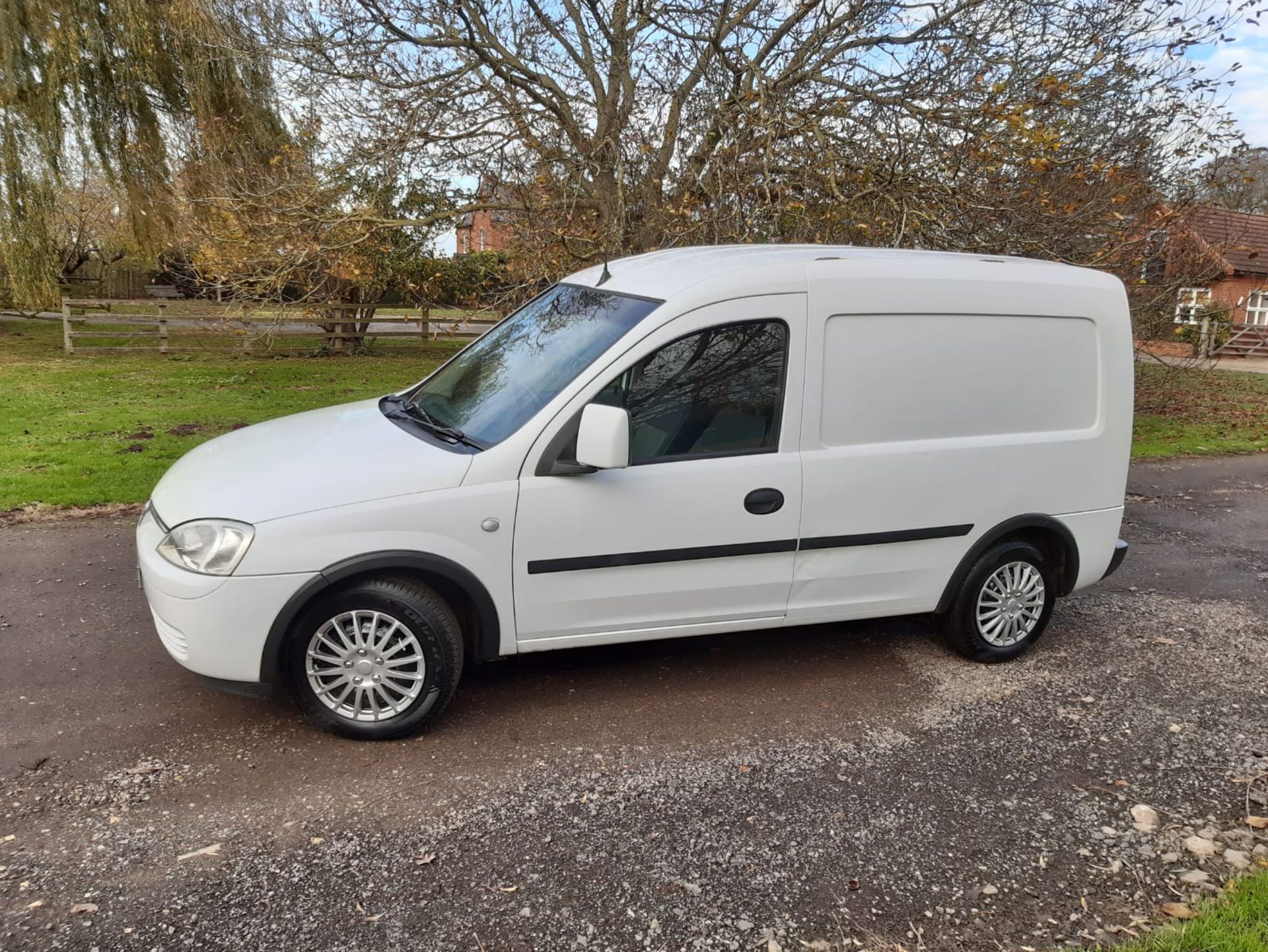 2009/59 REG VAUXHALL COMBO 1700 CDTI 1.25 DIESEL WHITE VAN, SHOWING 5 FORMER KEEPERS *NO VAT* - Image 3 of 9